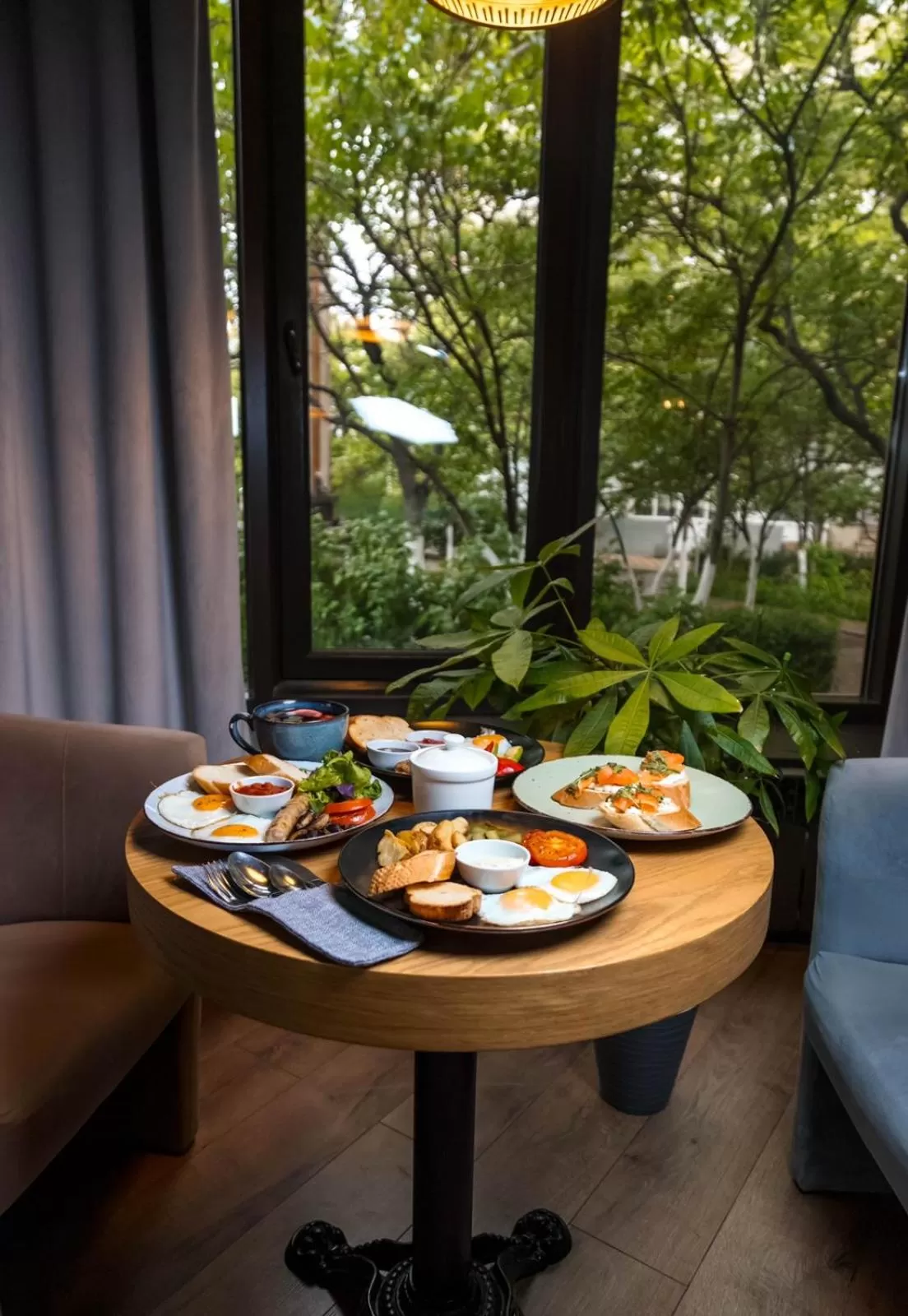 Breakfast in Golden Palace