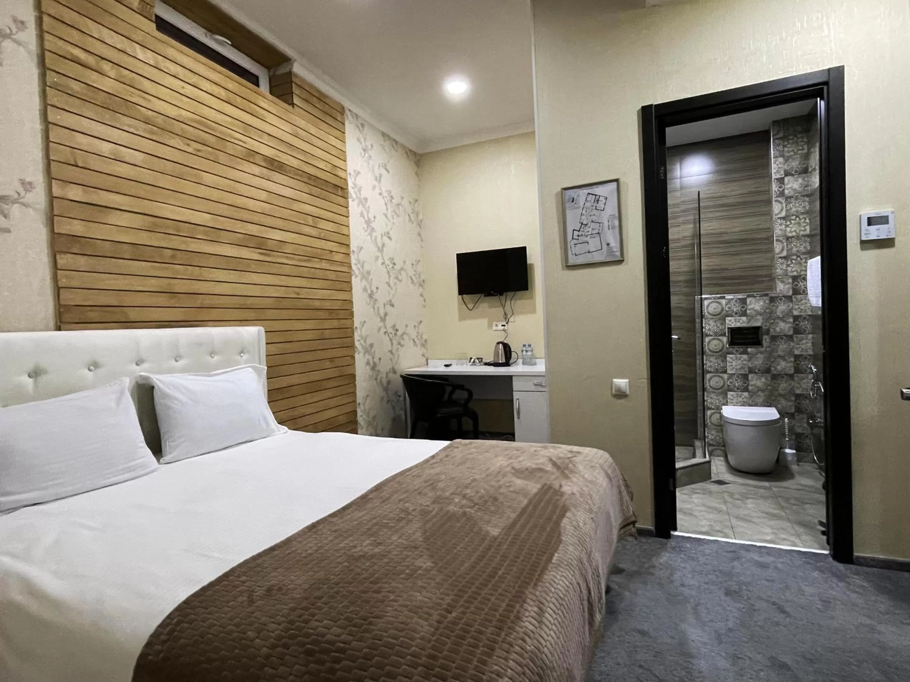 Shower, Bed in Hotel Aivani Old Tbilisi