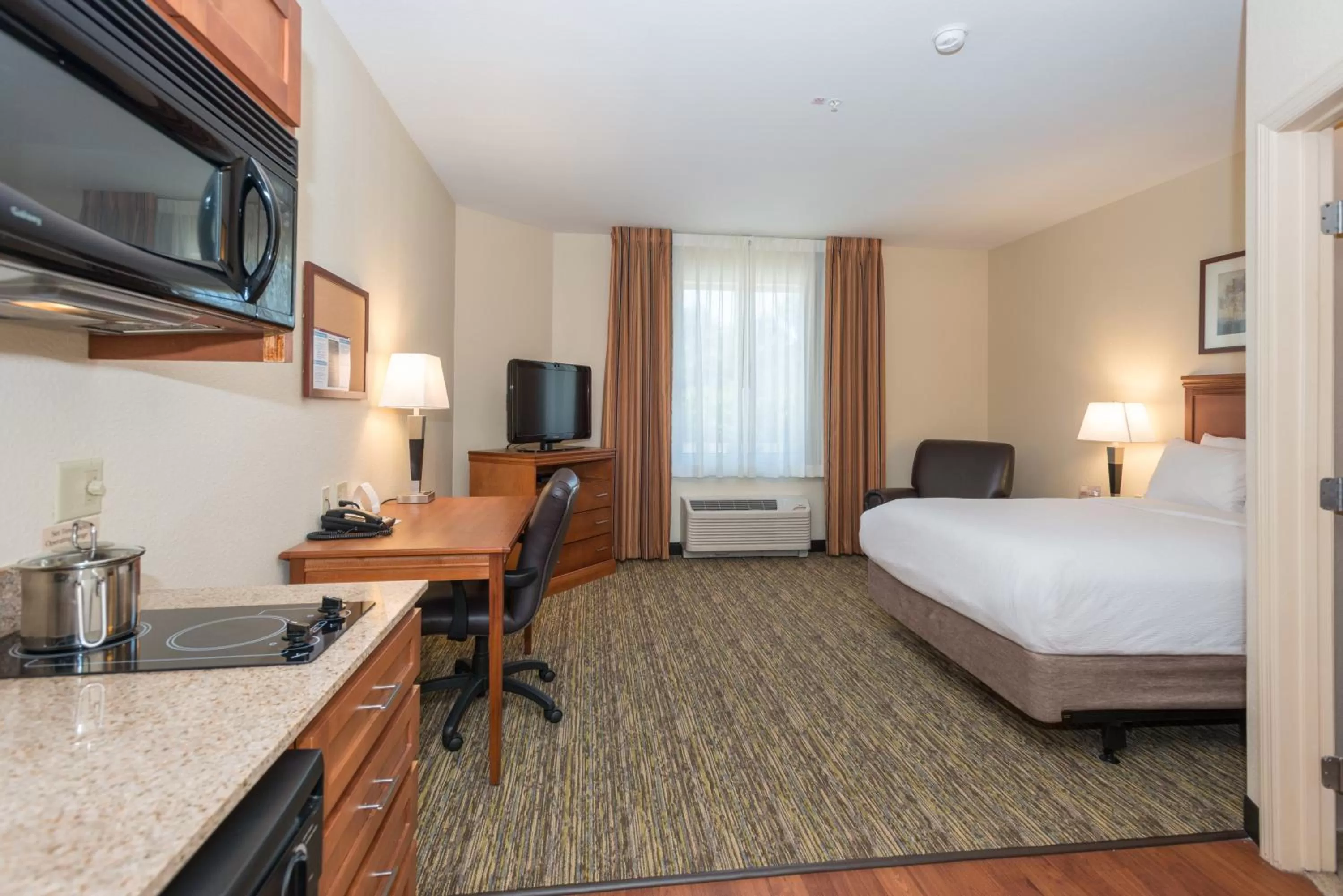 Photo of the whole room, Bed in Candlewood Suites Mobile-Downtown by IHG