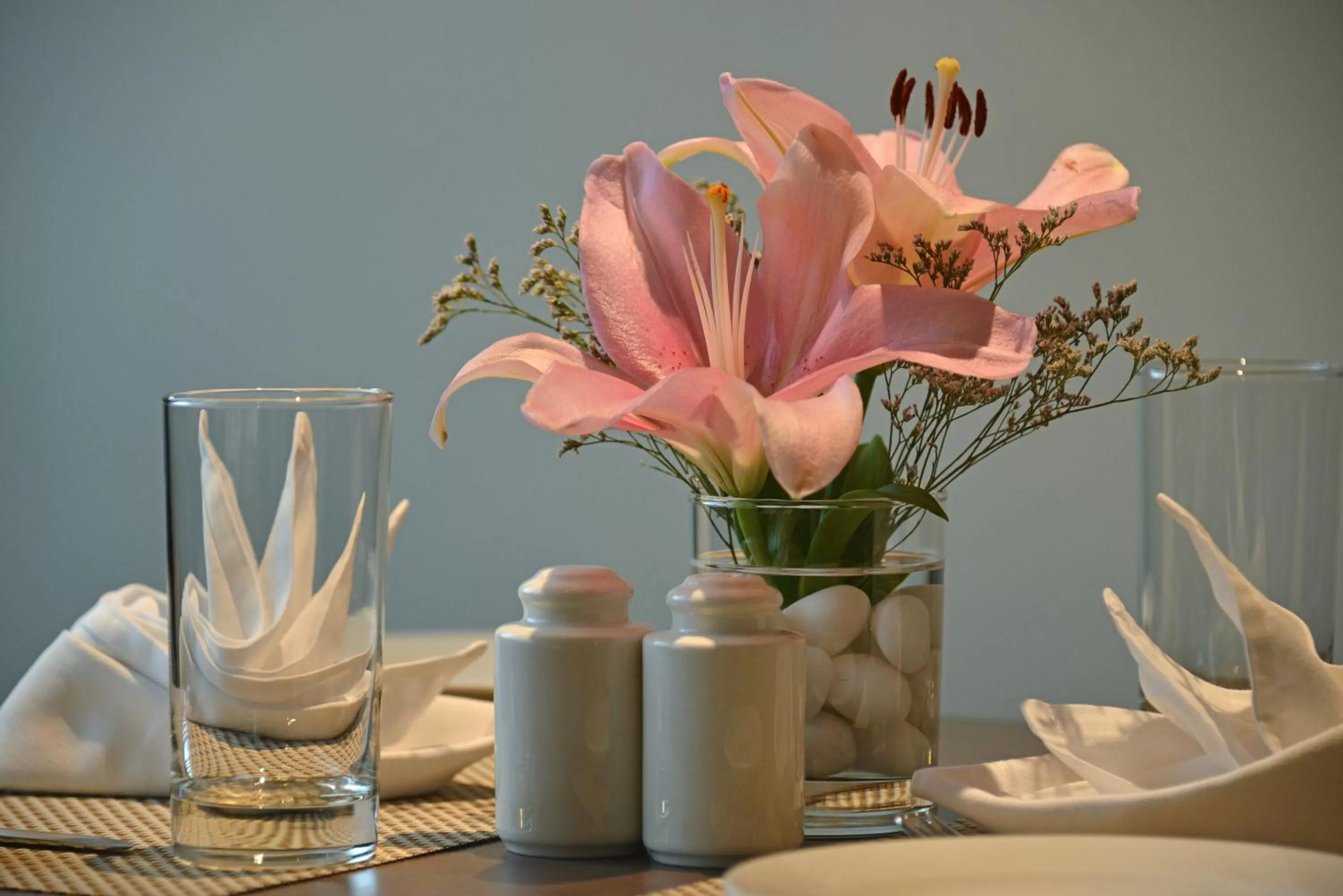 Restaurant/places to eat in Residency Sarovar Portico