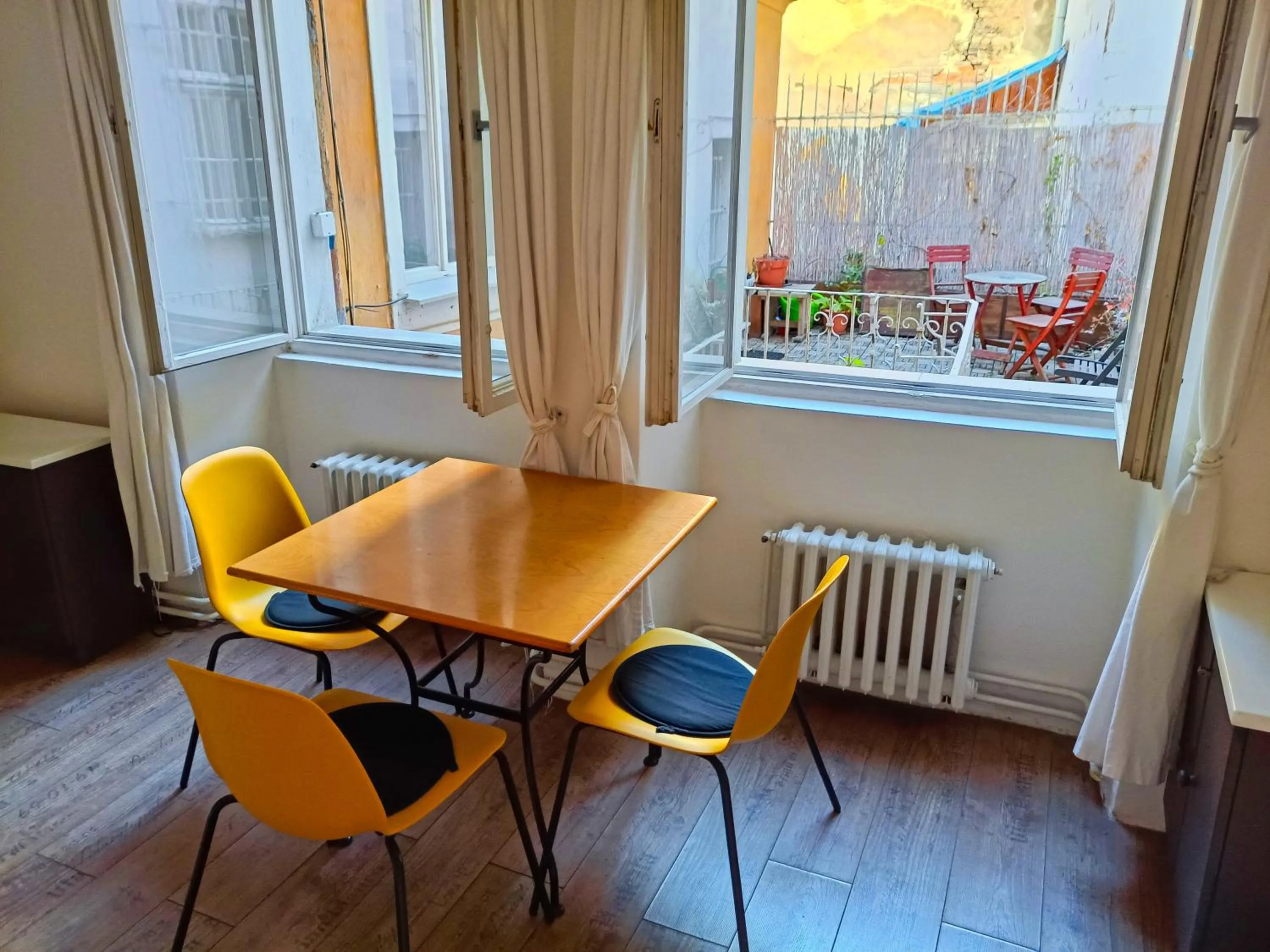 Charles Bridge Hostel & Apartments