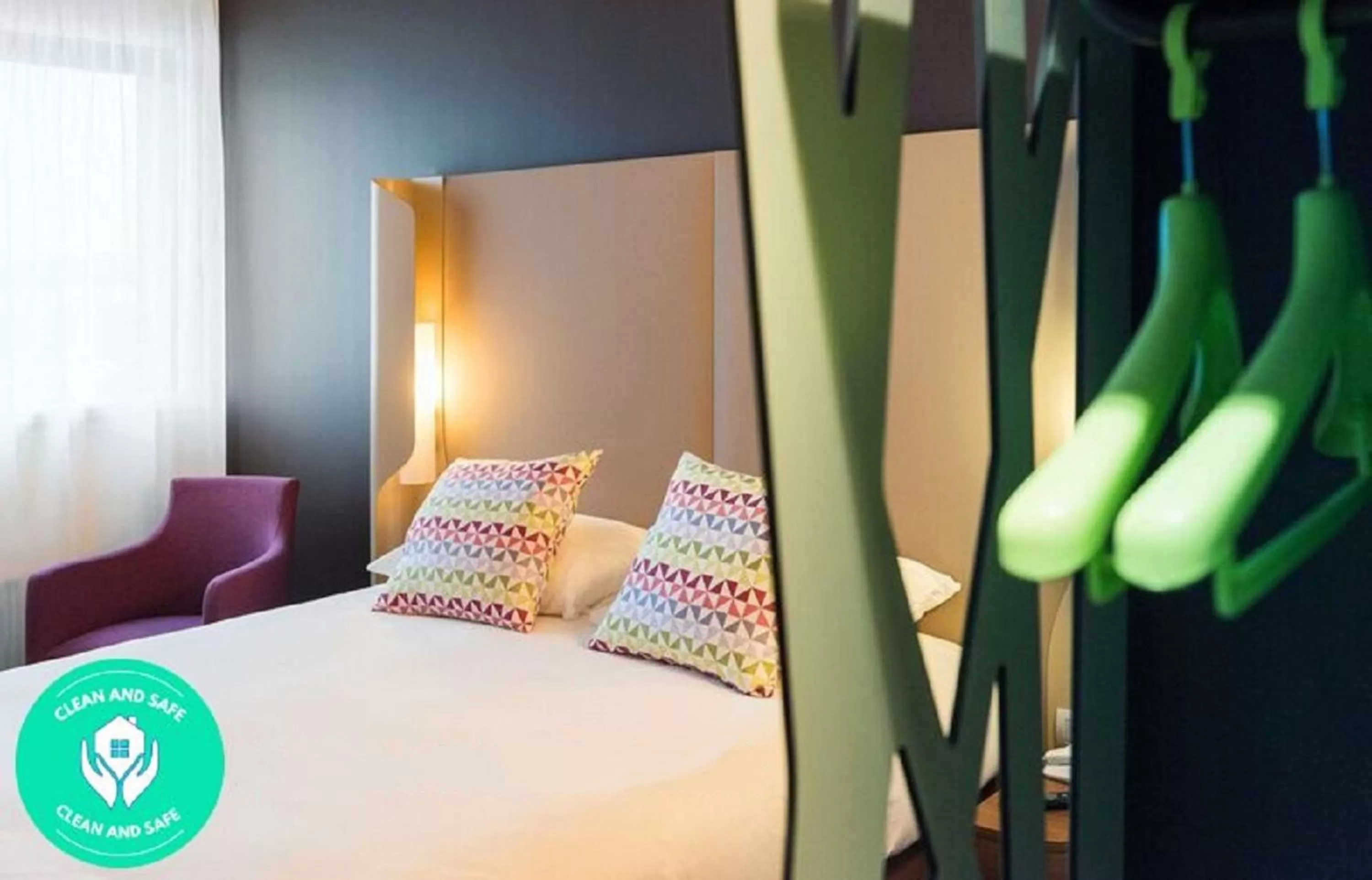 Property building, Bed in Campanile Le Mans Centre - Gare