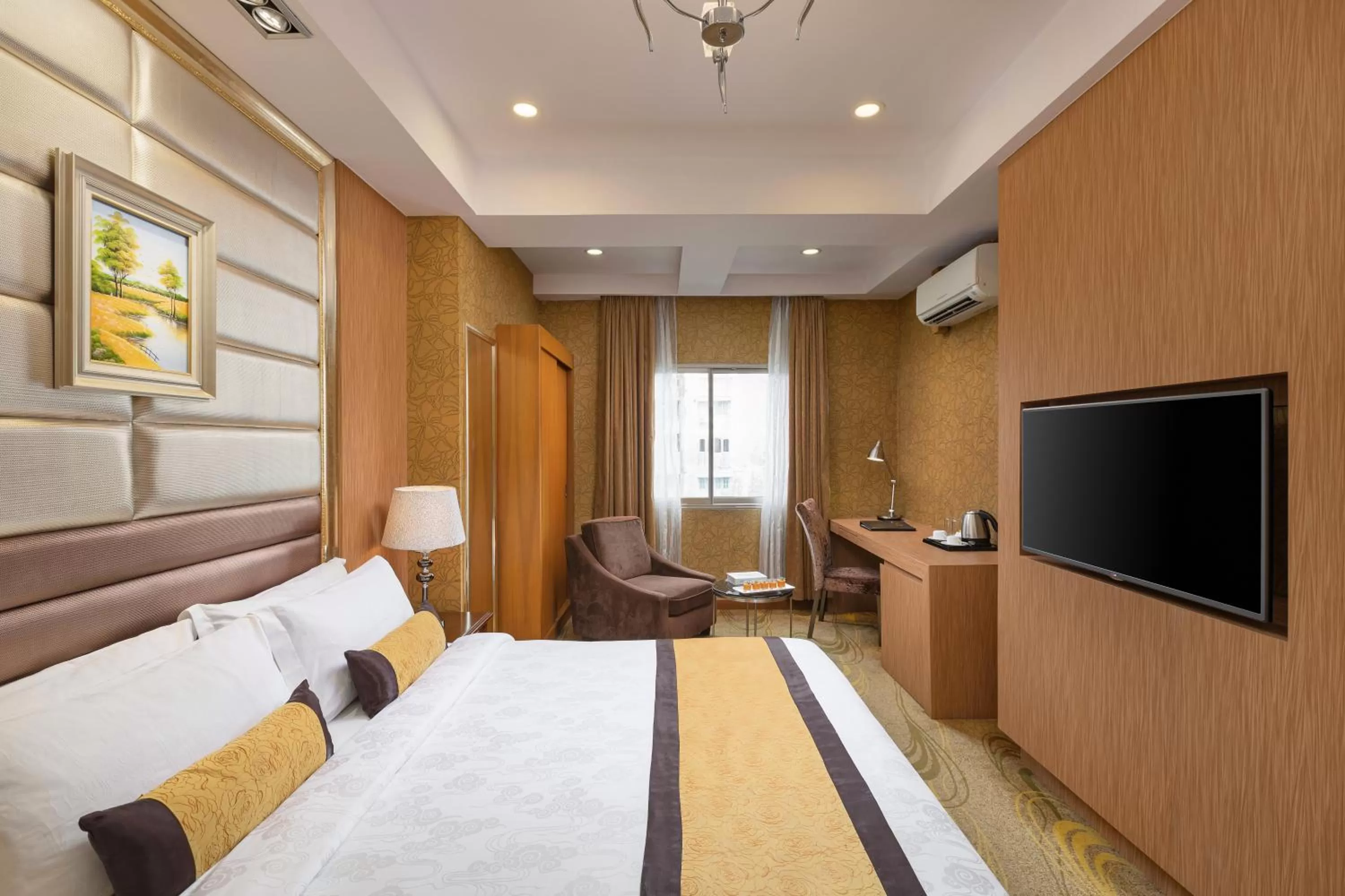 TV and multimedia in Best Western Chinatown Hotel
