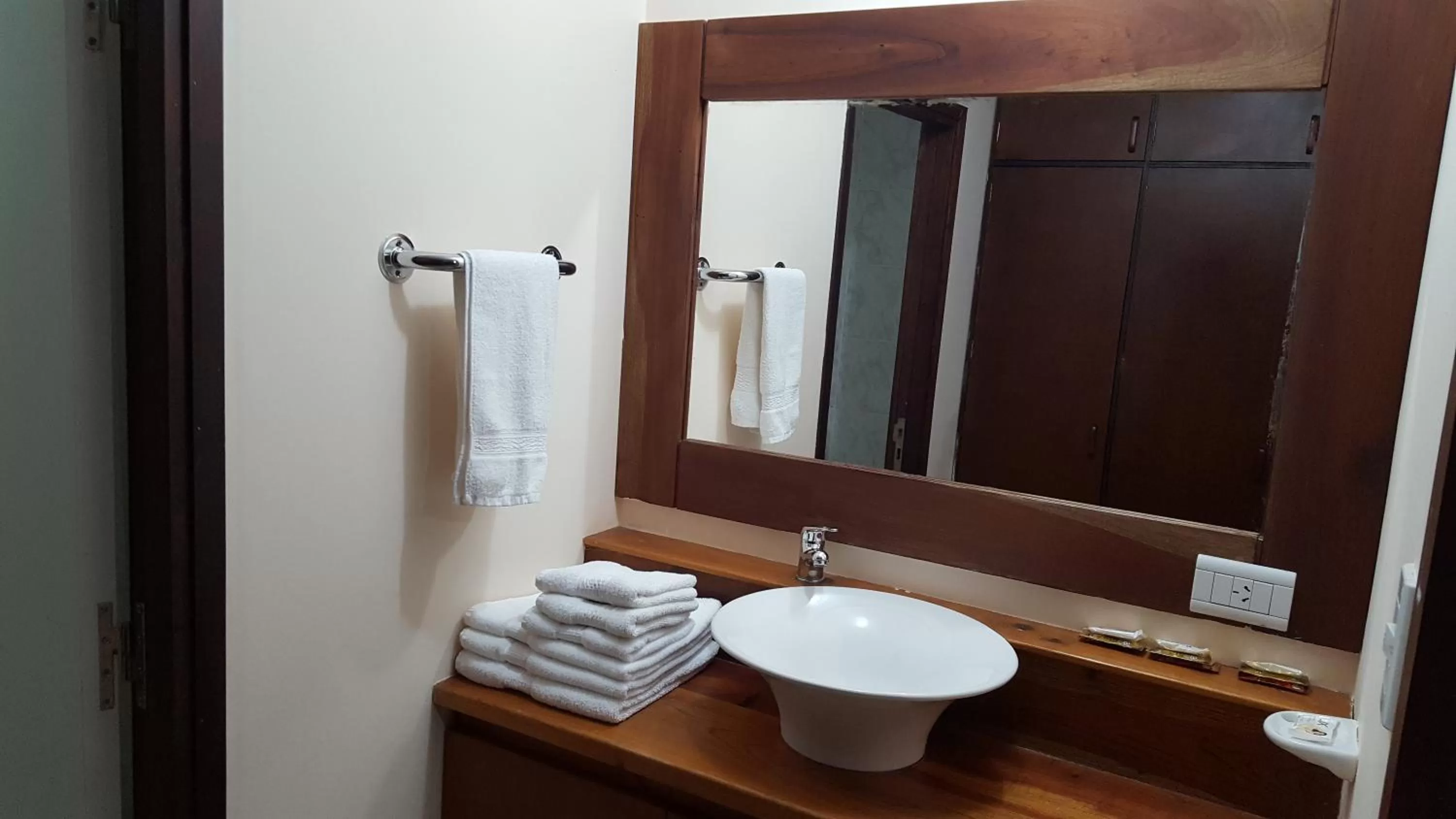 Bathroom in Hotel Mora