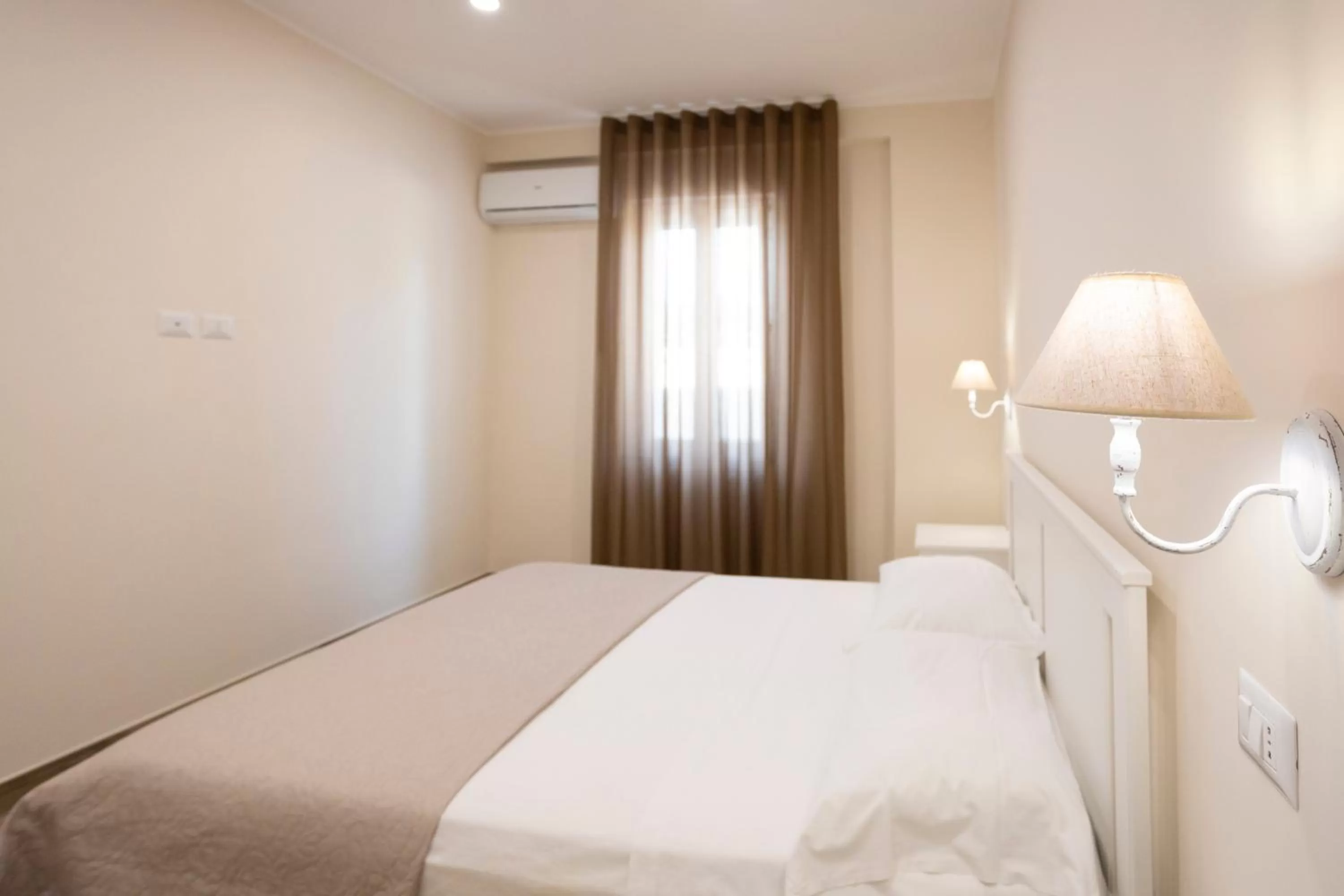 Photo of the whole room, Bed in Residence O'Sole Mio Pompei