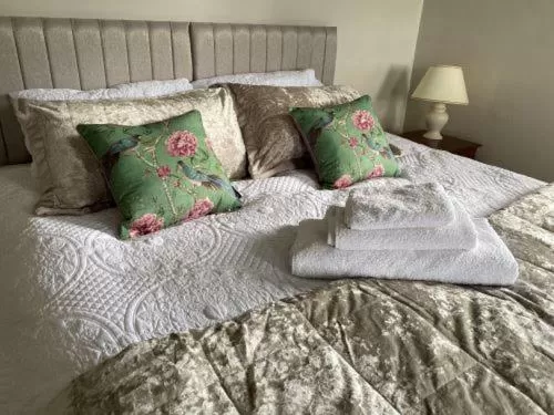Bedroom, Bed in Glen Lyon Lodge Bed and Breakfast