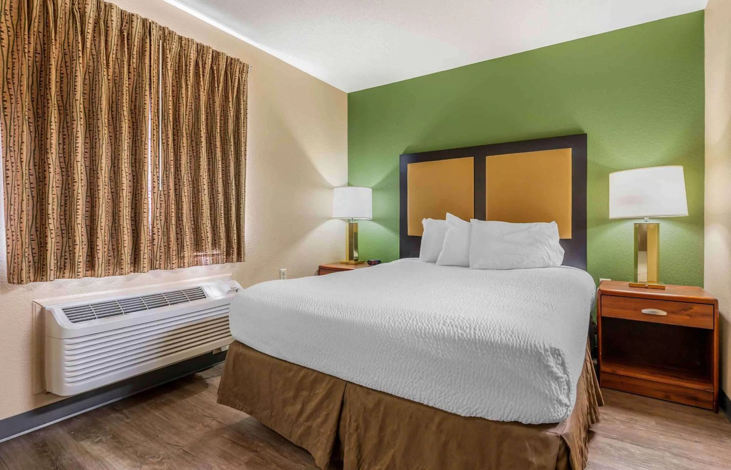 Deluxe Studio with 1 Queen Bed - Non-Smoking in Extended Stay America Suites - Evansville - East