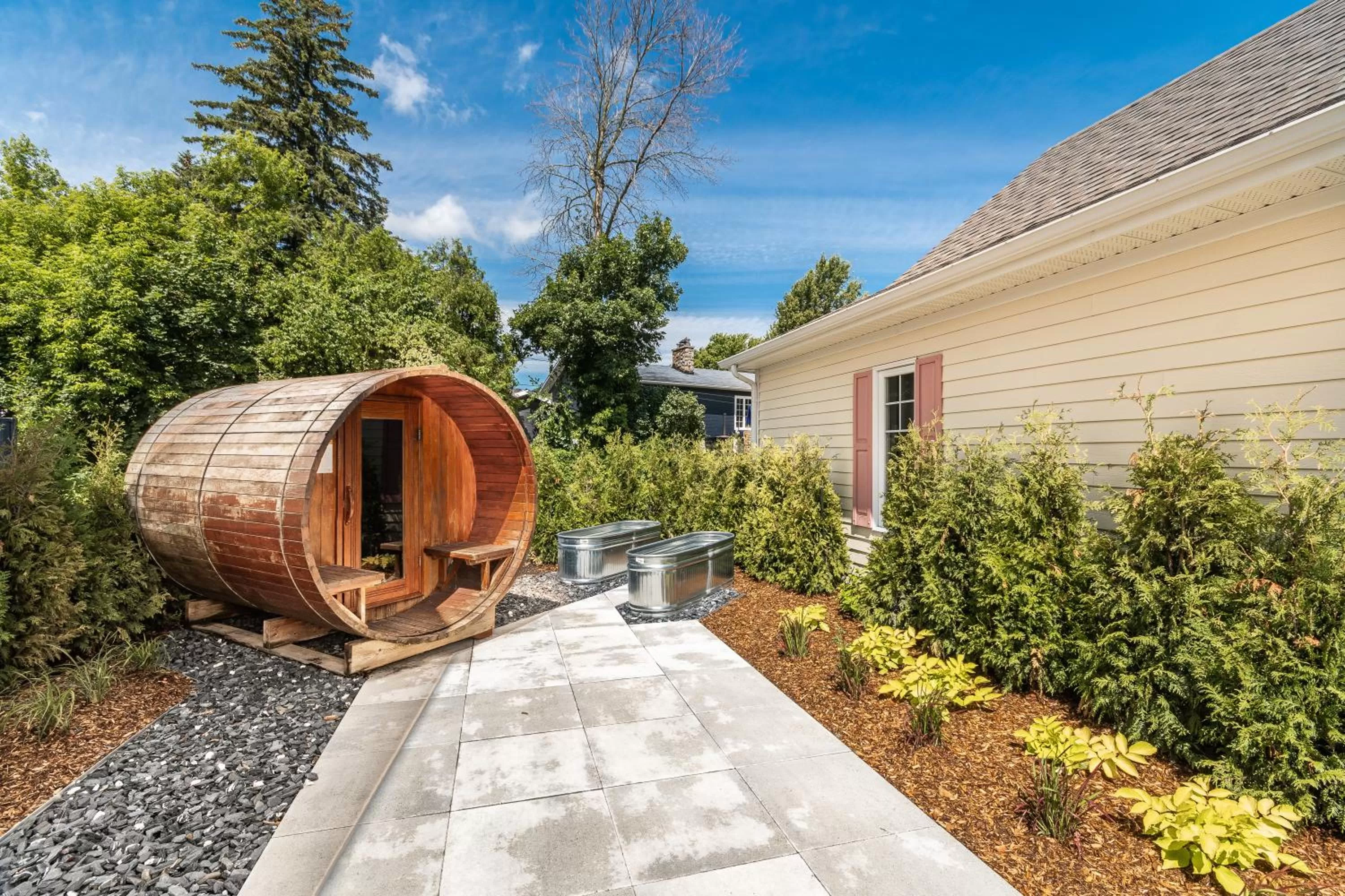Garden view in Hôtel le Rosay