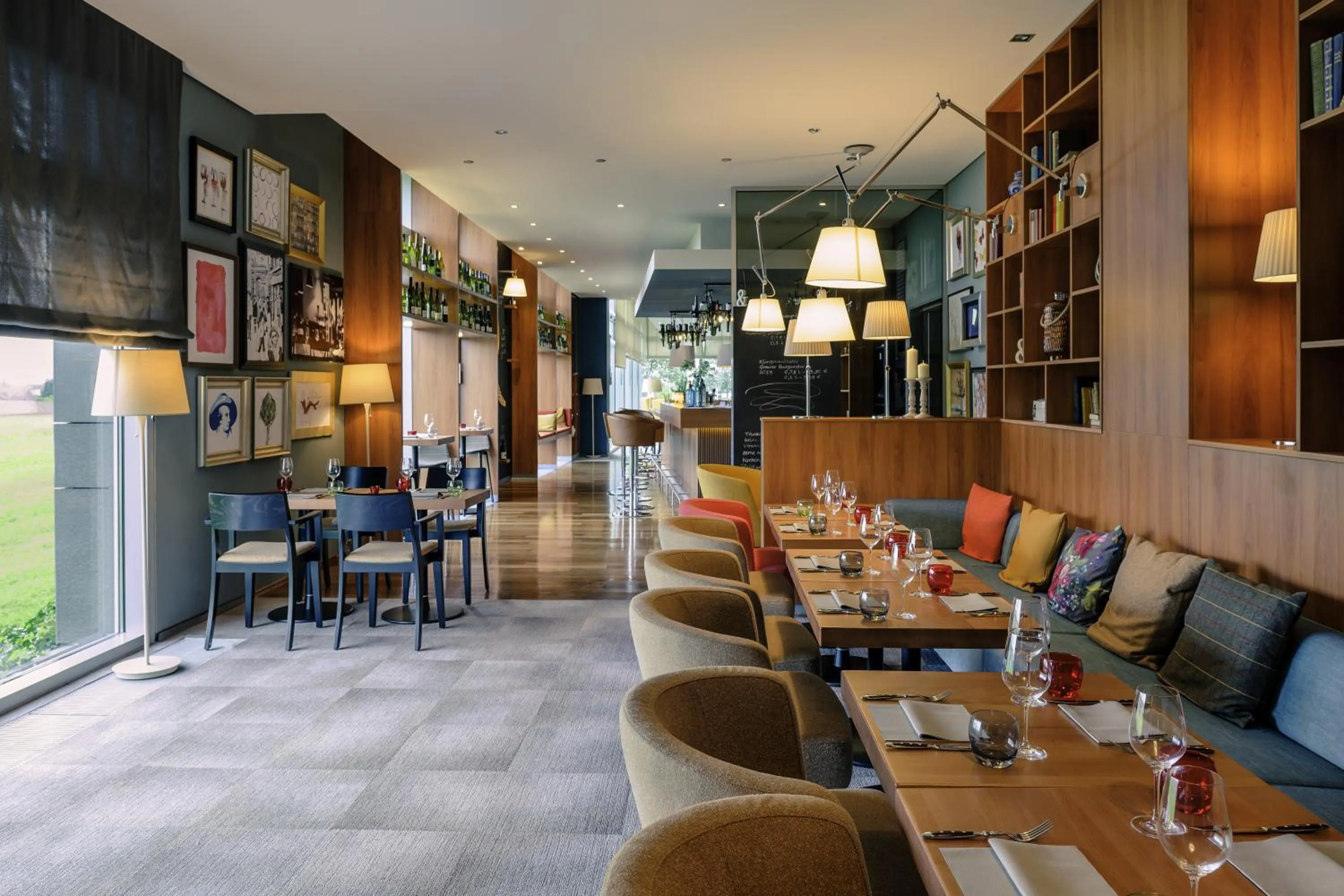 Restaurant/places to eat in Mercure Hotel Frankfurt Eschborn Helfmann-Park