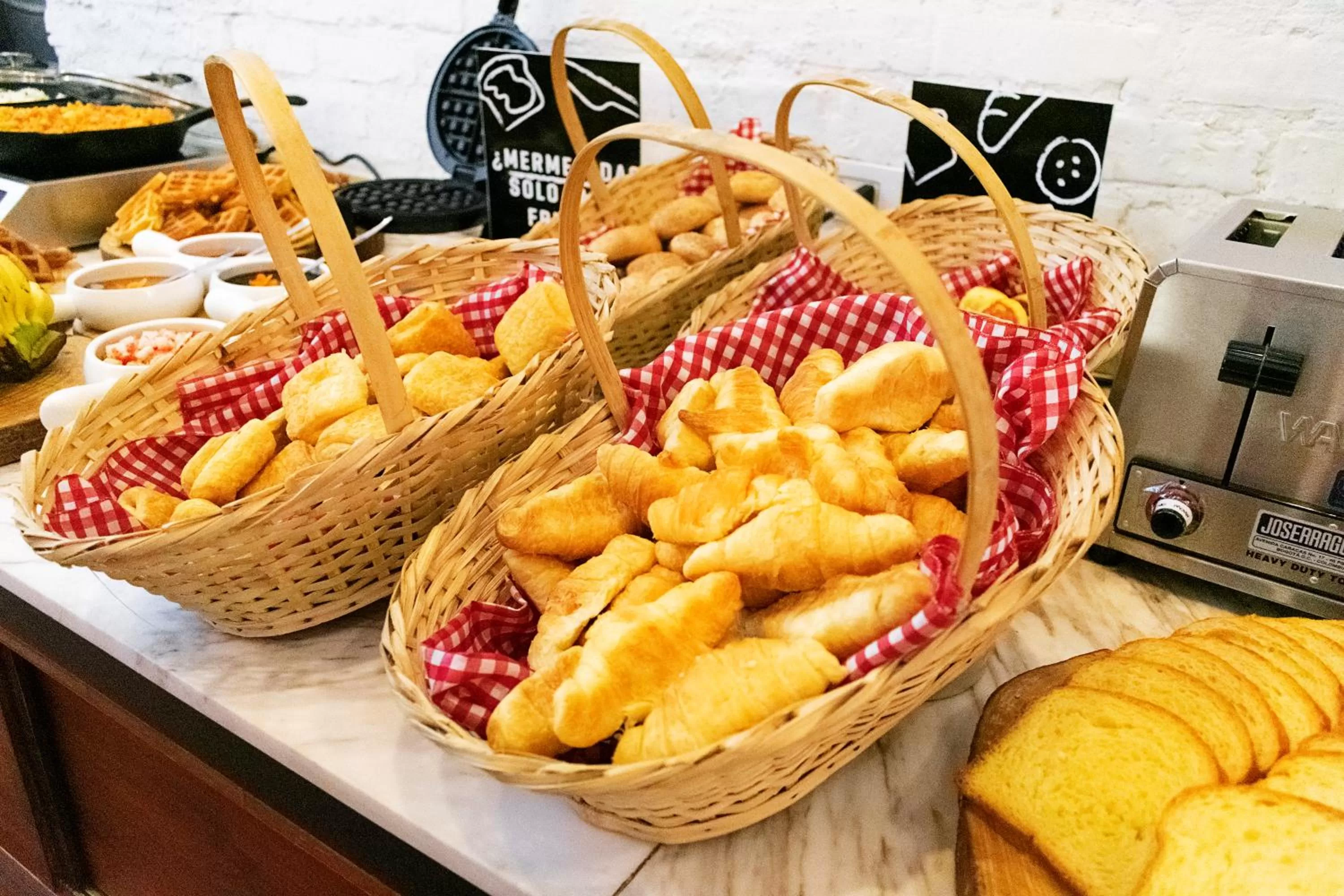 Breakfast in Hotel B3 Virrey