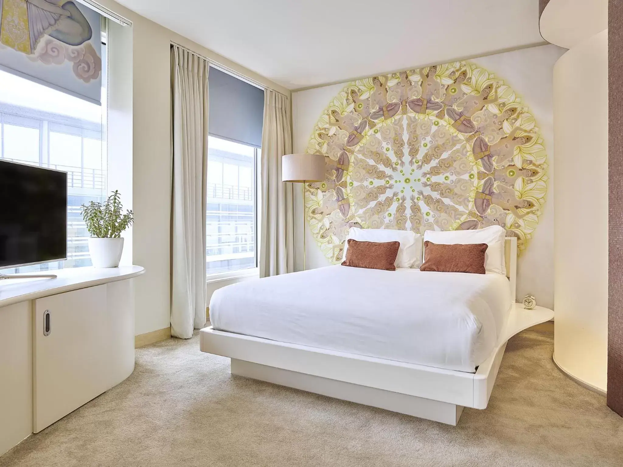 Junior Suite with Curved Windows and City Views in Numa Brighton Pavilion Junior Suite with Curved Windows and City Views in Numa Brighton Pavilion