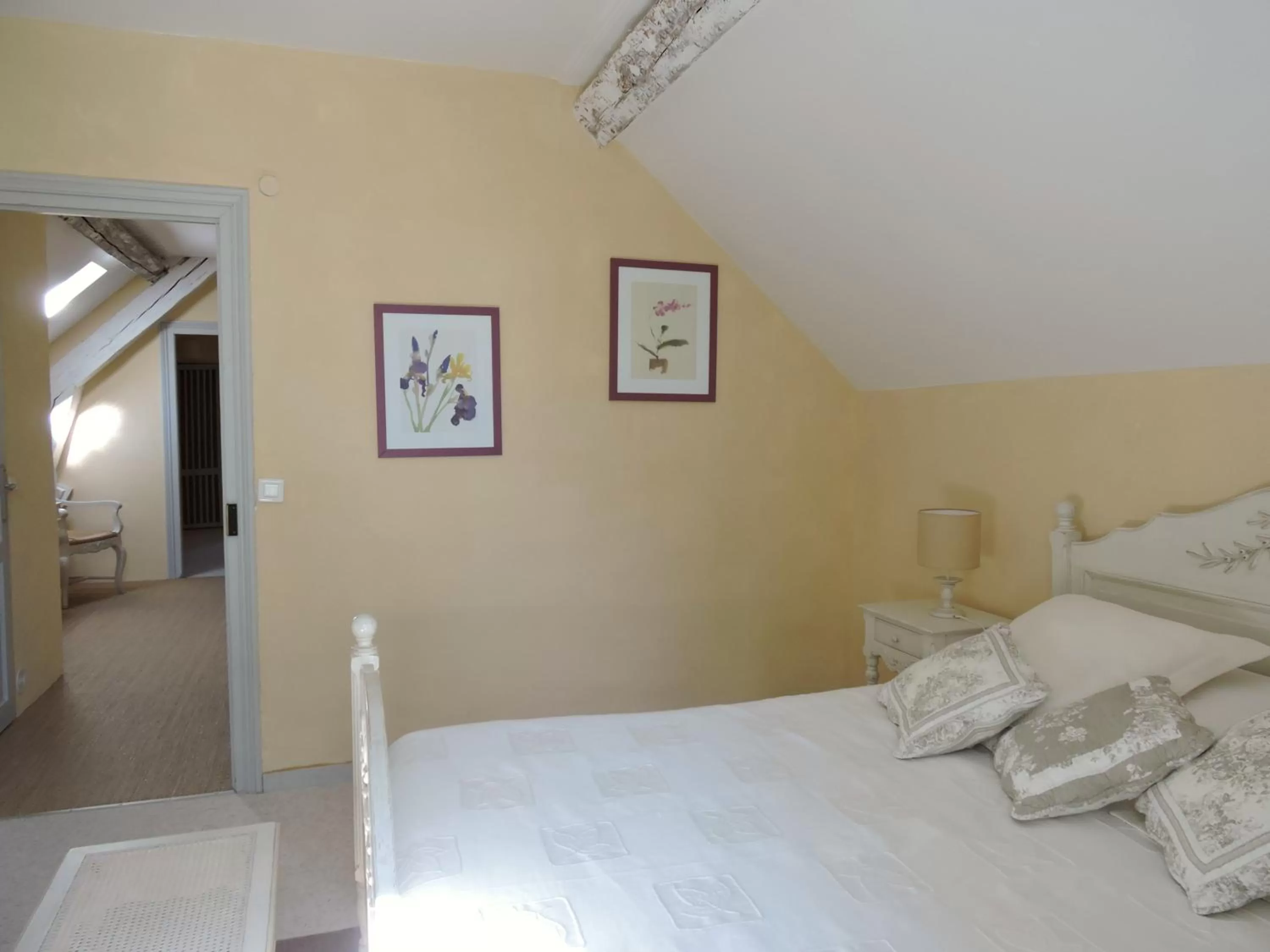 Photo of the whole room, Bed in Domaine Le Castelet