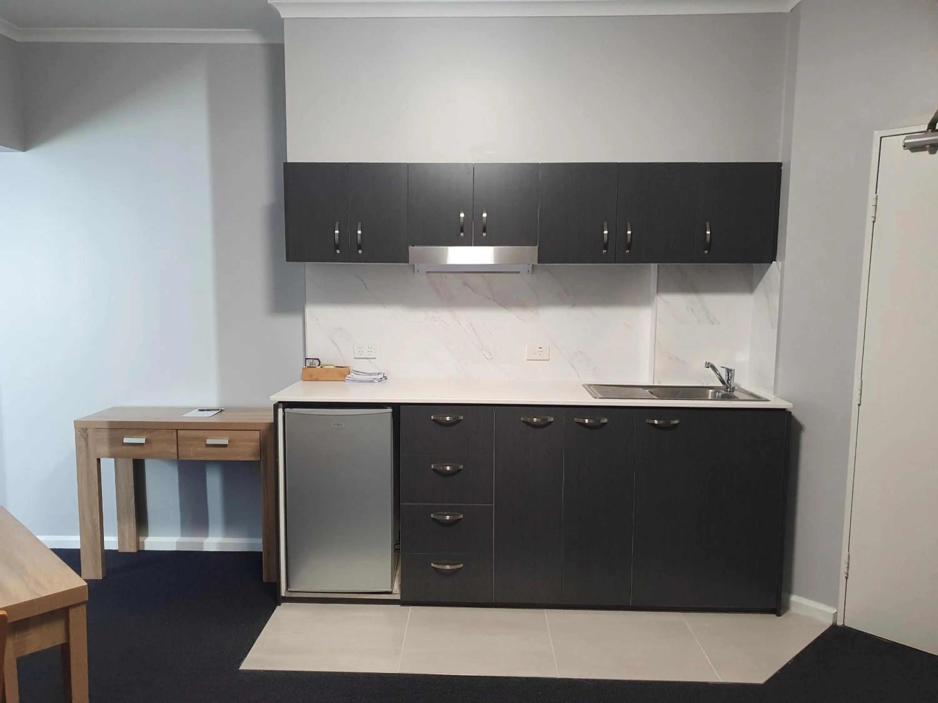 Kitchen or kitchenette in Madison Capital Executive Apartments