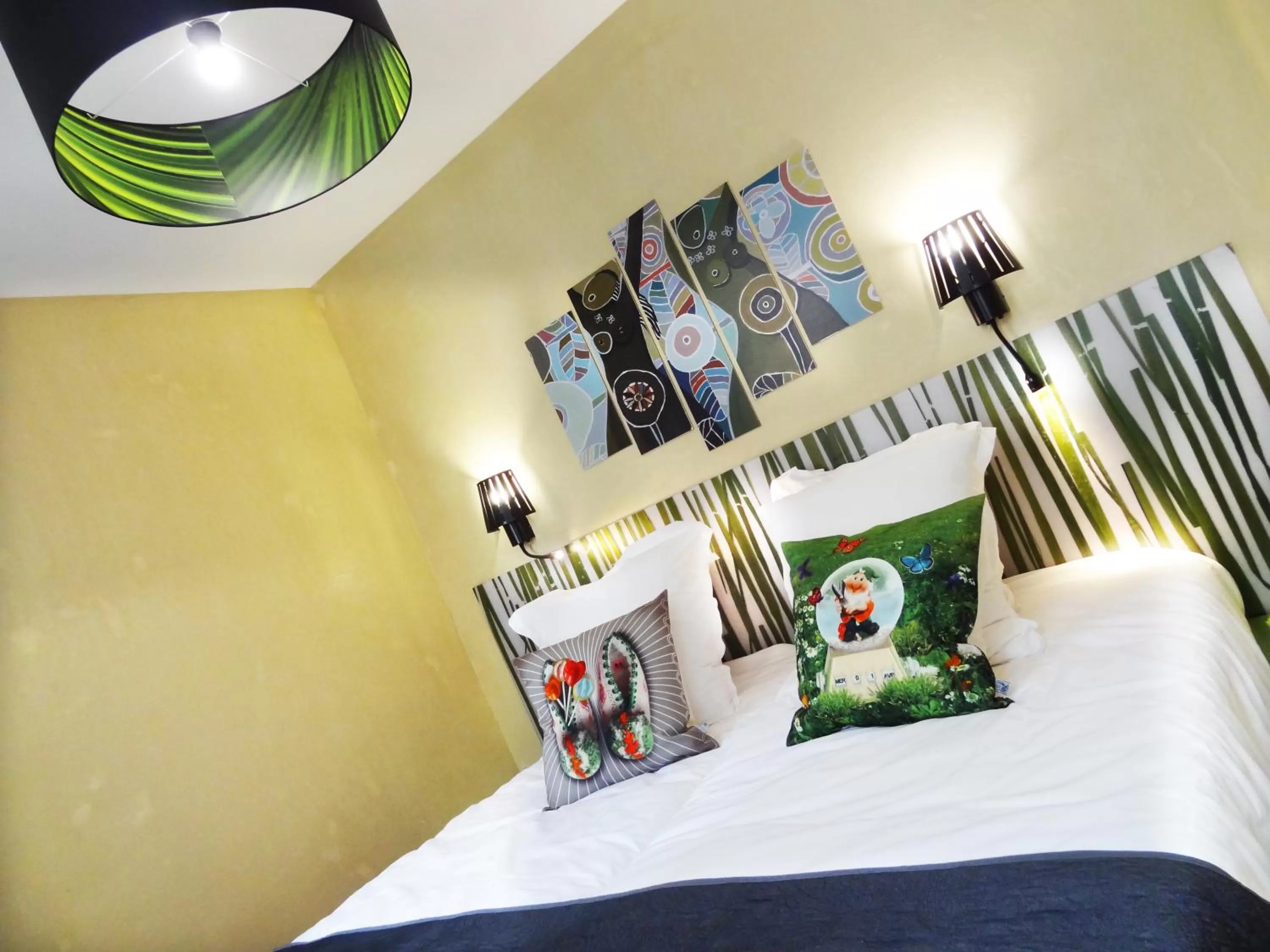 Photo of the whole room, Bed in Le Pavillon Hotel