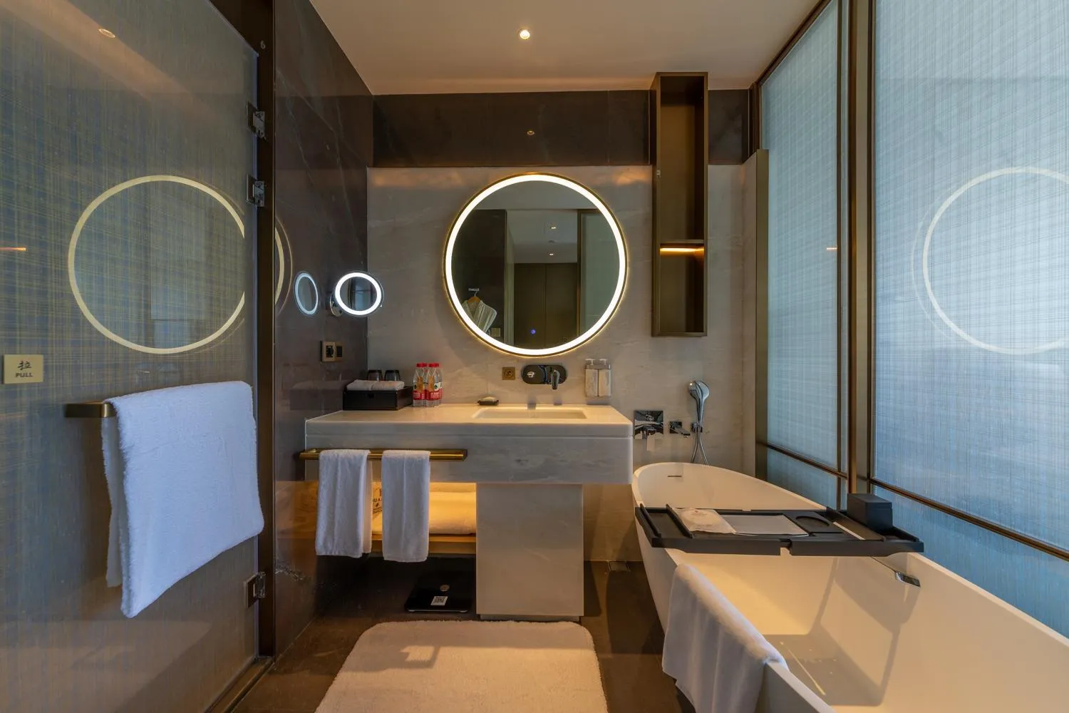 Bathroom in HUALUXE Xi'an Chanba by IHG