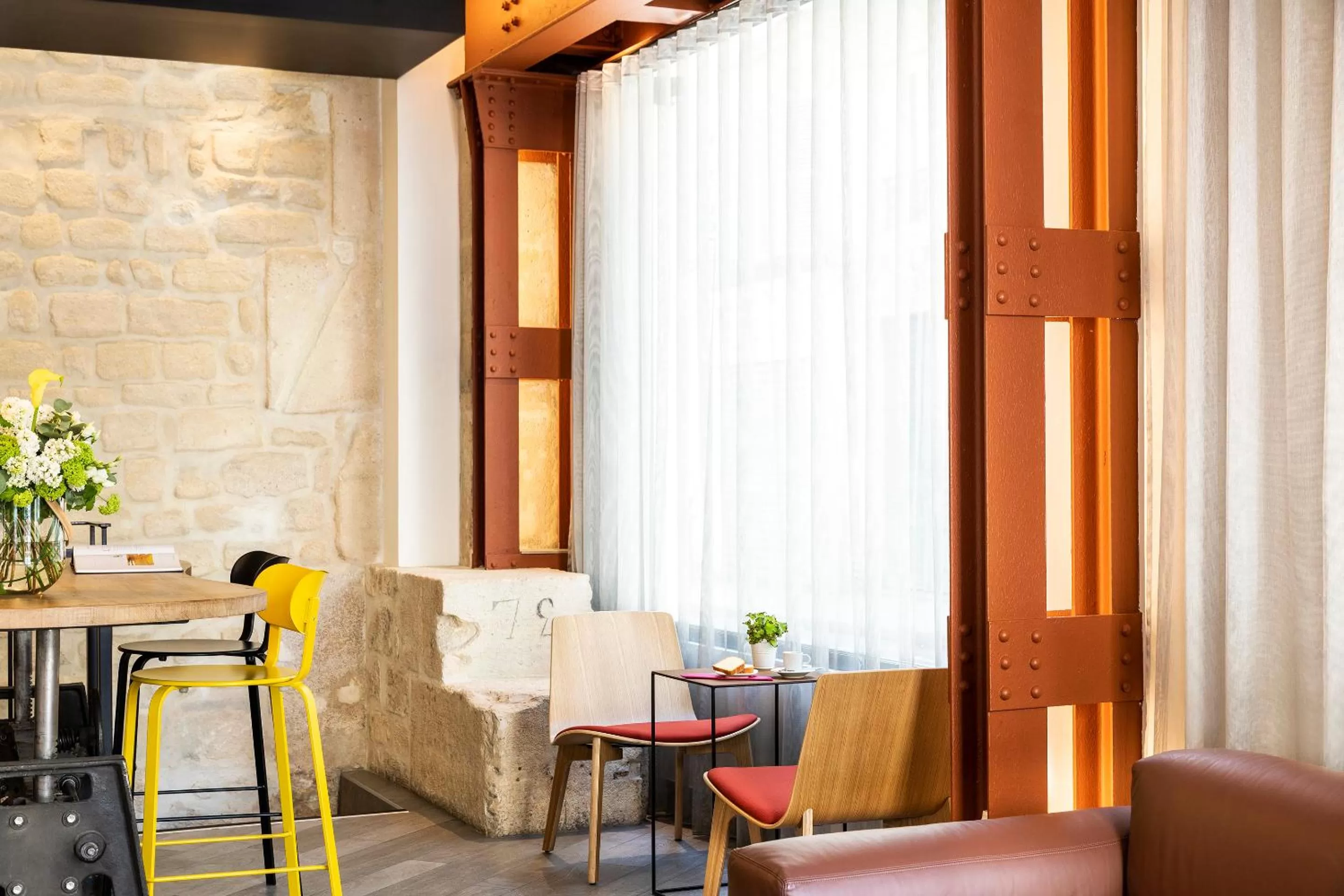 Lounge or bar in Hotel Marais Grands Boulevards