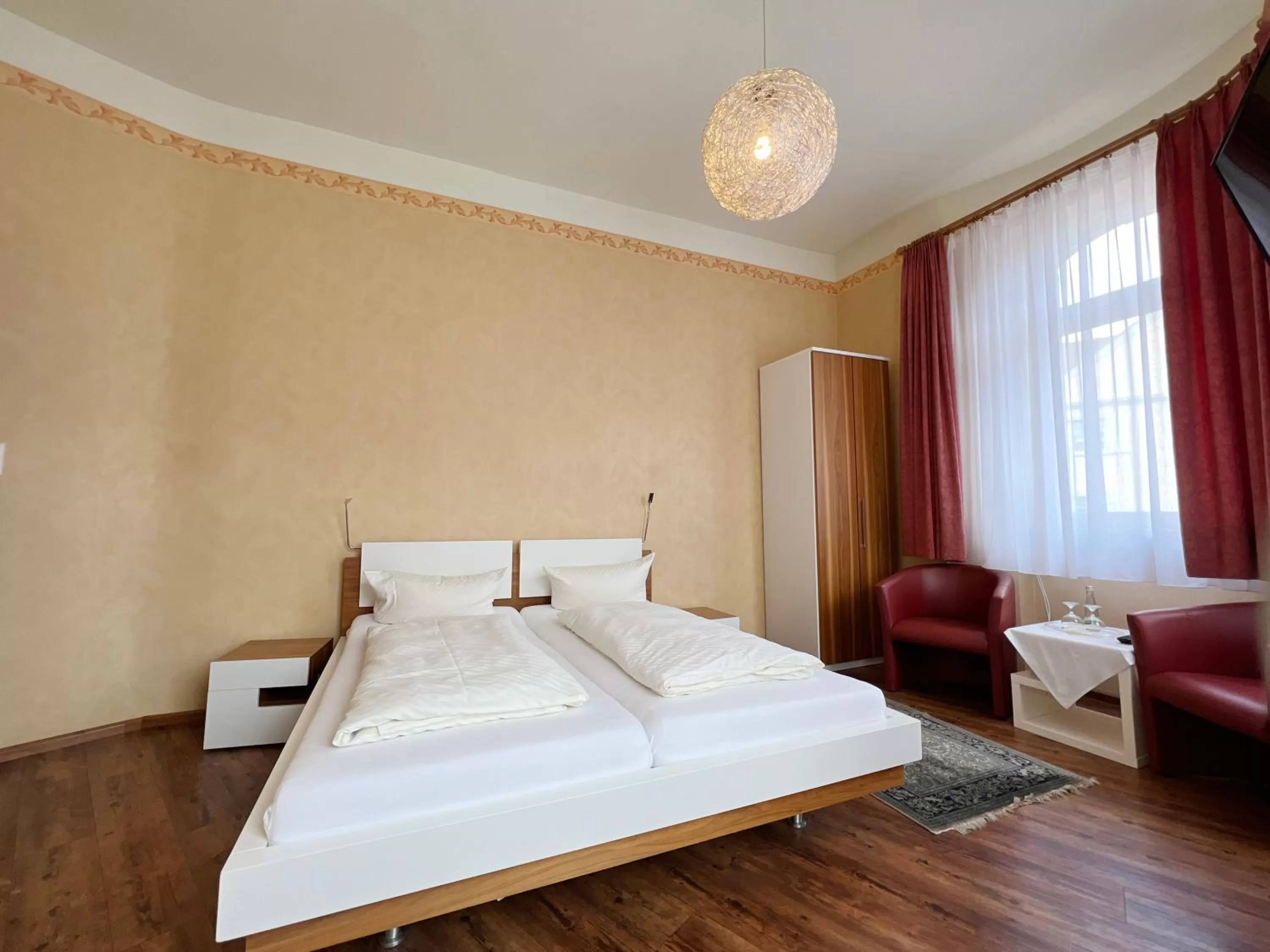 Bed in Hotel Kühler Krug