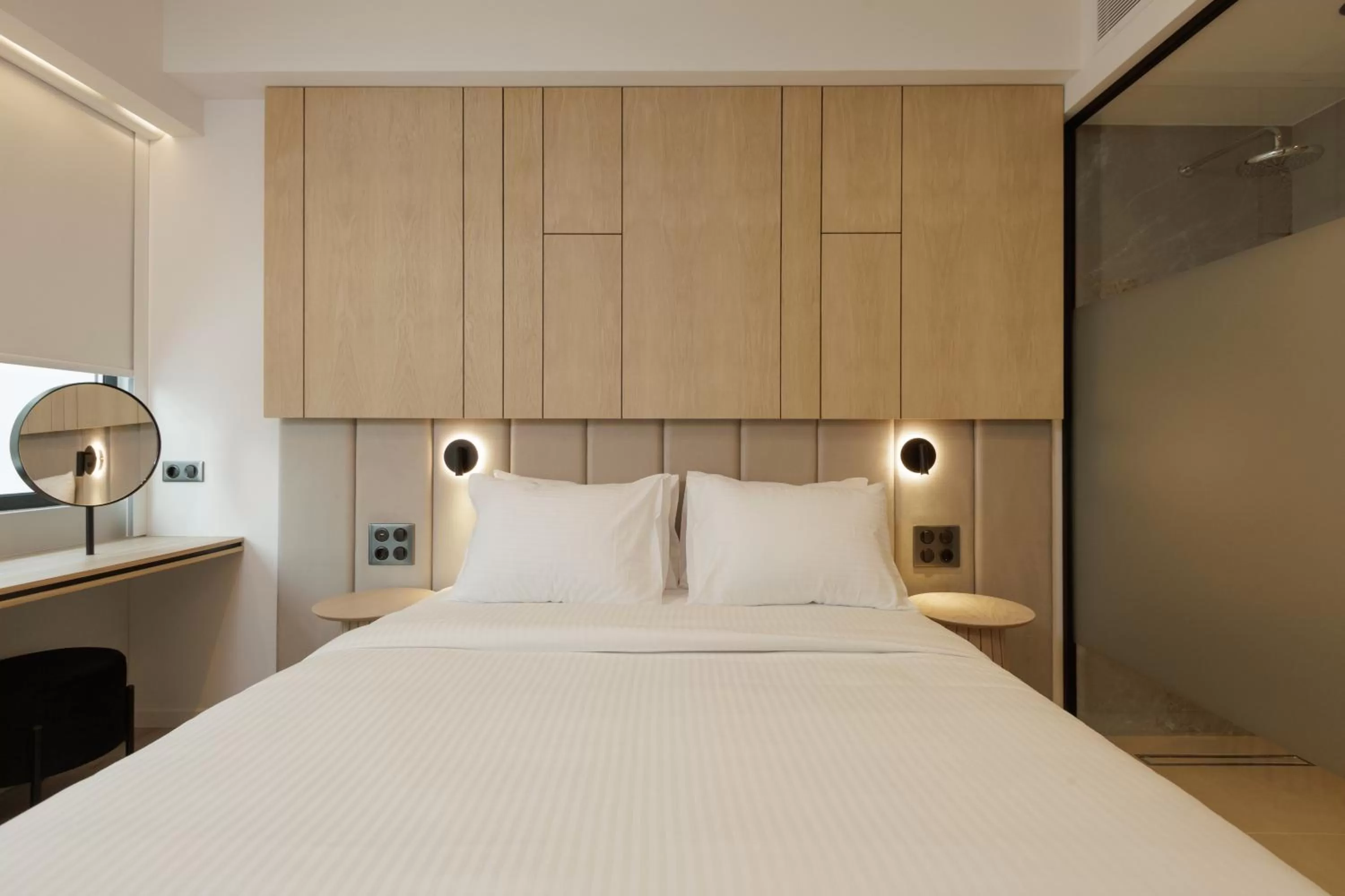 Bedroom, Bed in LUX&EASY Signature Syngrou 234