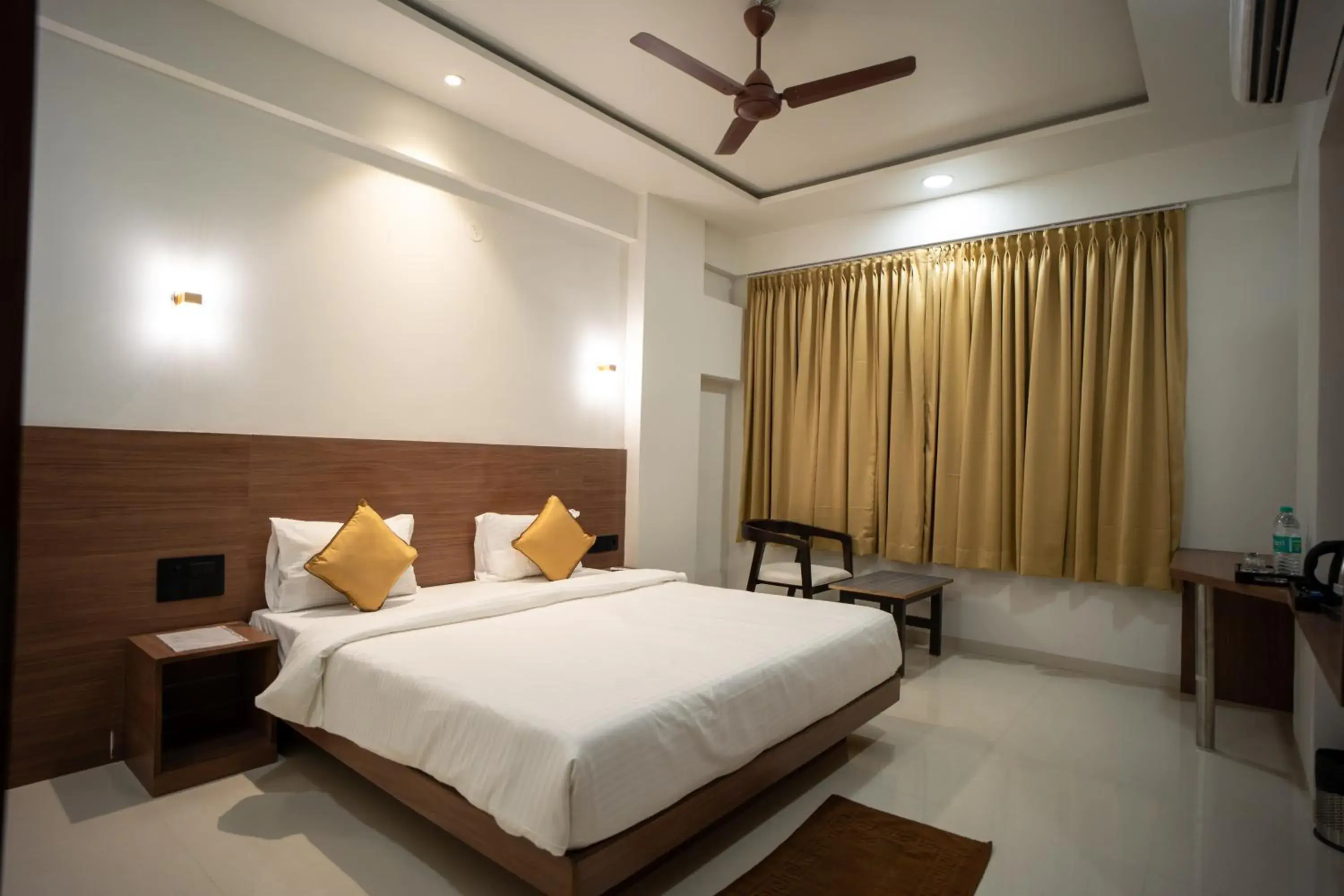 Deluxe King Room - single occupancy in Hotel Oberon Deluxe King Room - single occupancy in Hotel Oberon