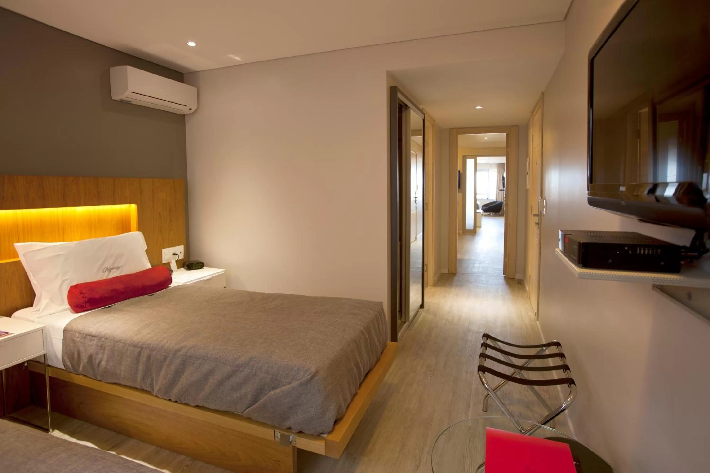 Bed in Regency Rambla Design Apart Hotel