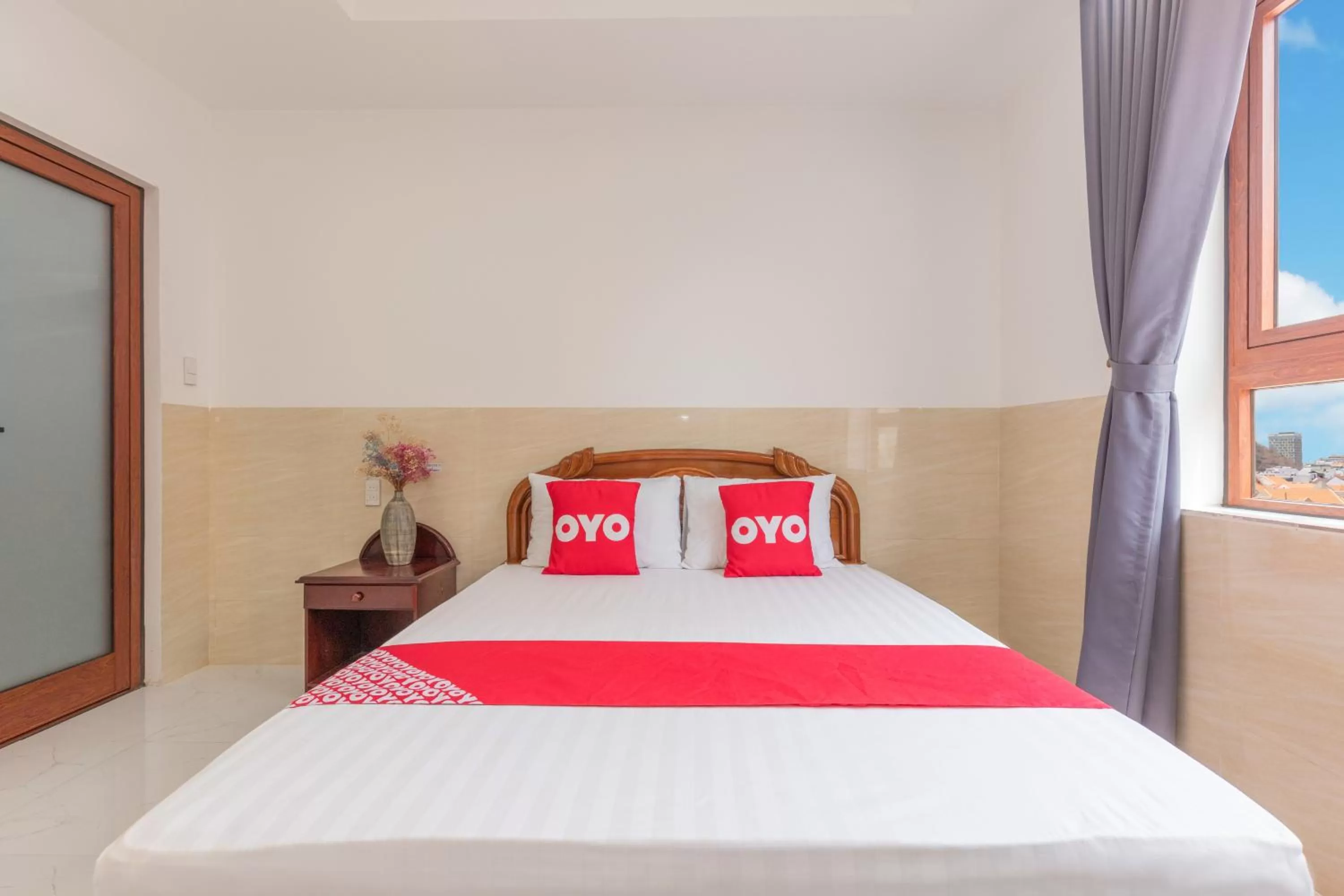 Photo of the whole room, Bed in Lien Thuy Hotel