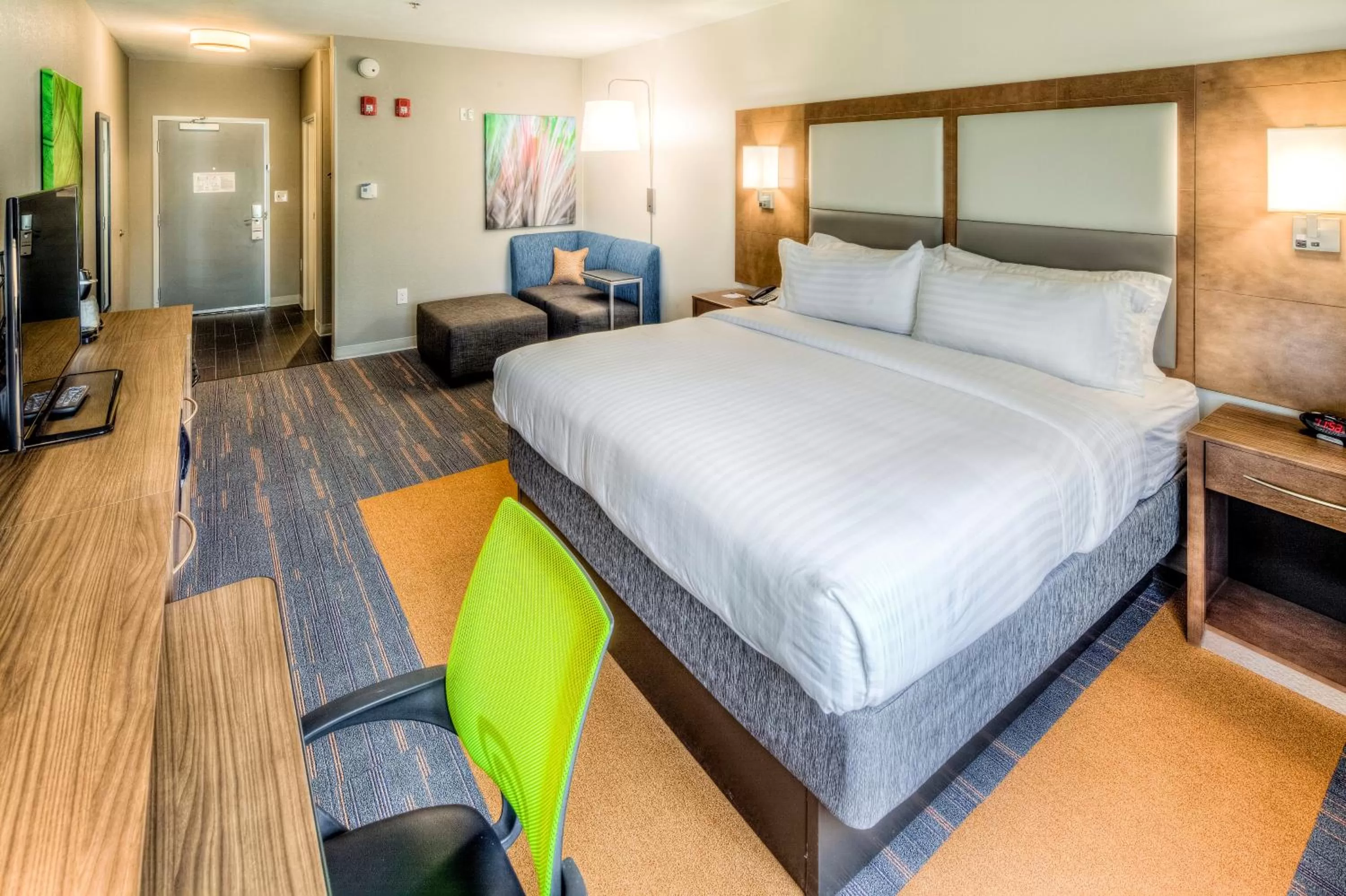 Holiday Inn Express & Suites Cleveland/Westlake by IHG