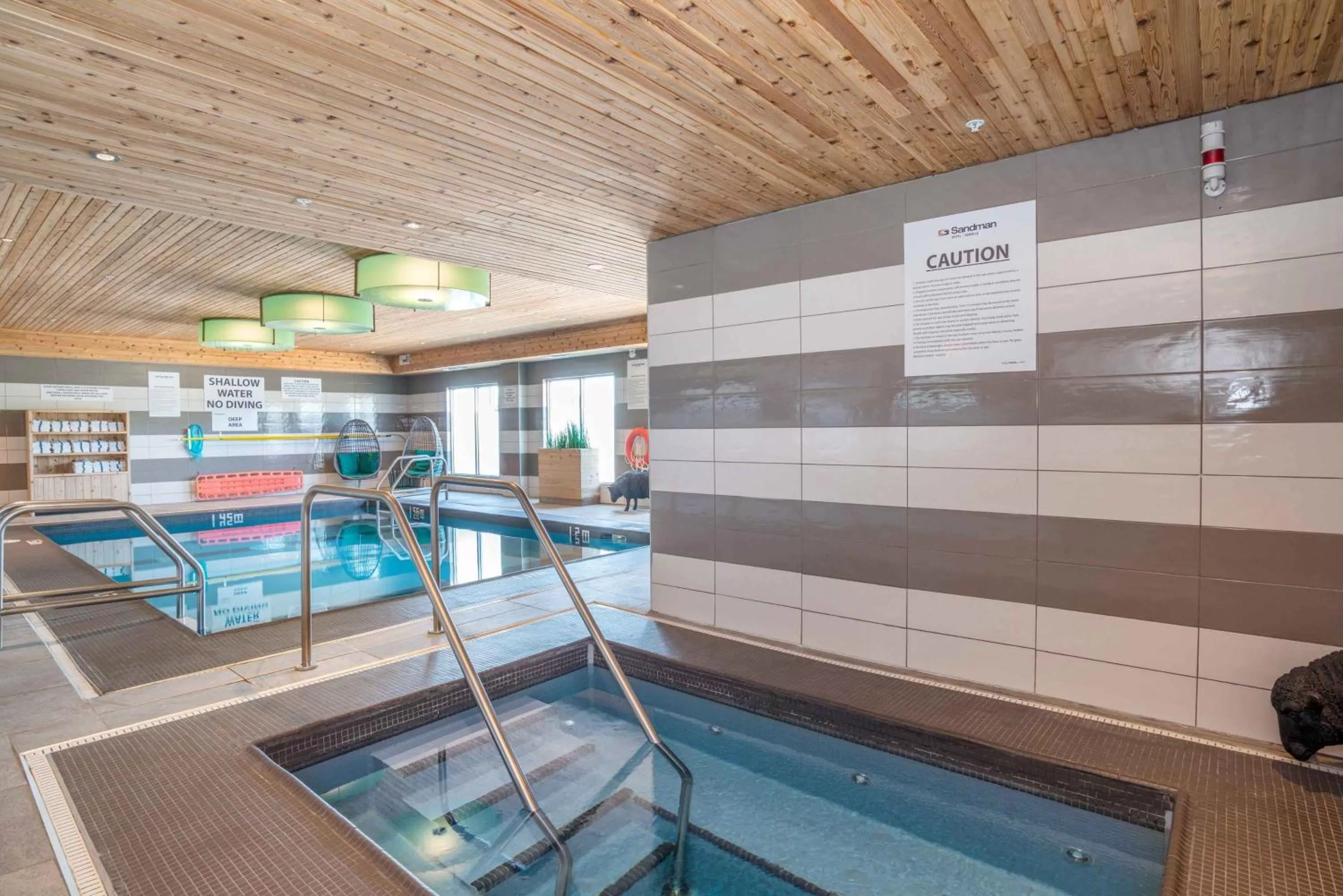 Swimming pool in Sandman Hotel Oakville