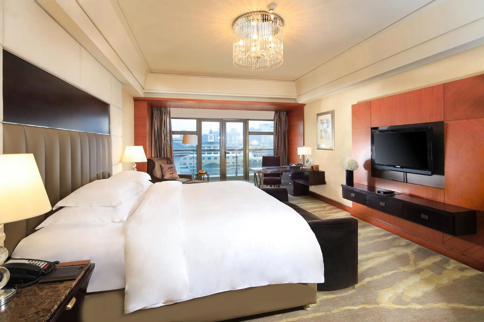 Photo of the whole room, Bed in Wyndham Grand Plaza Royale Hangzhou