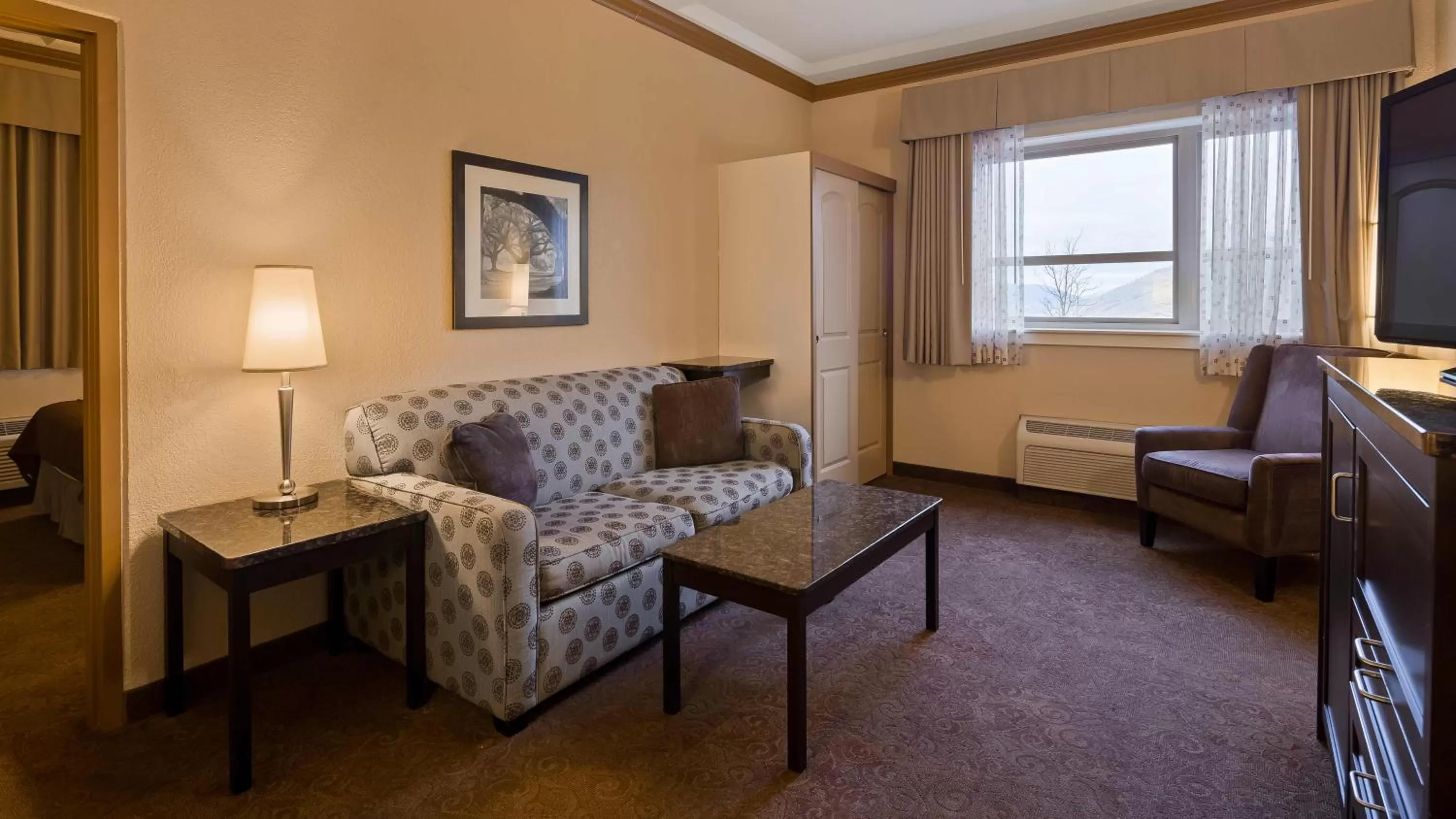 Bed in Best Western Plus Kamloops Hotel