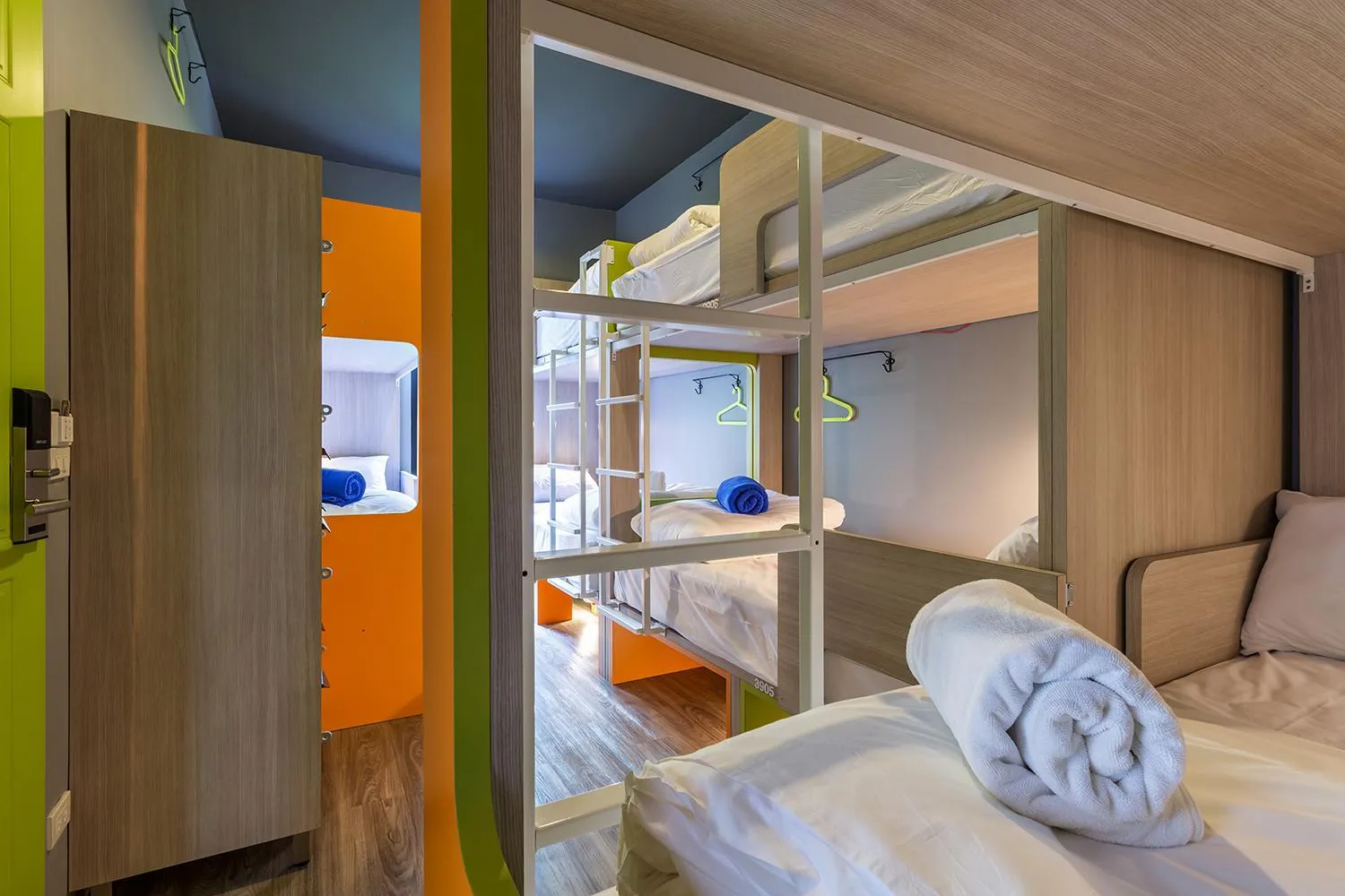 bunk bed, Bed in iSanook Hostel