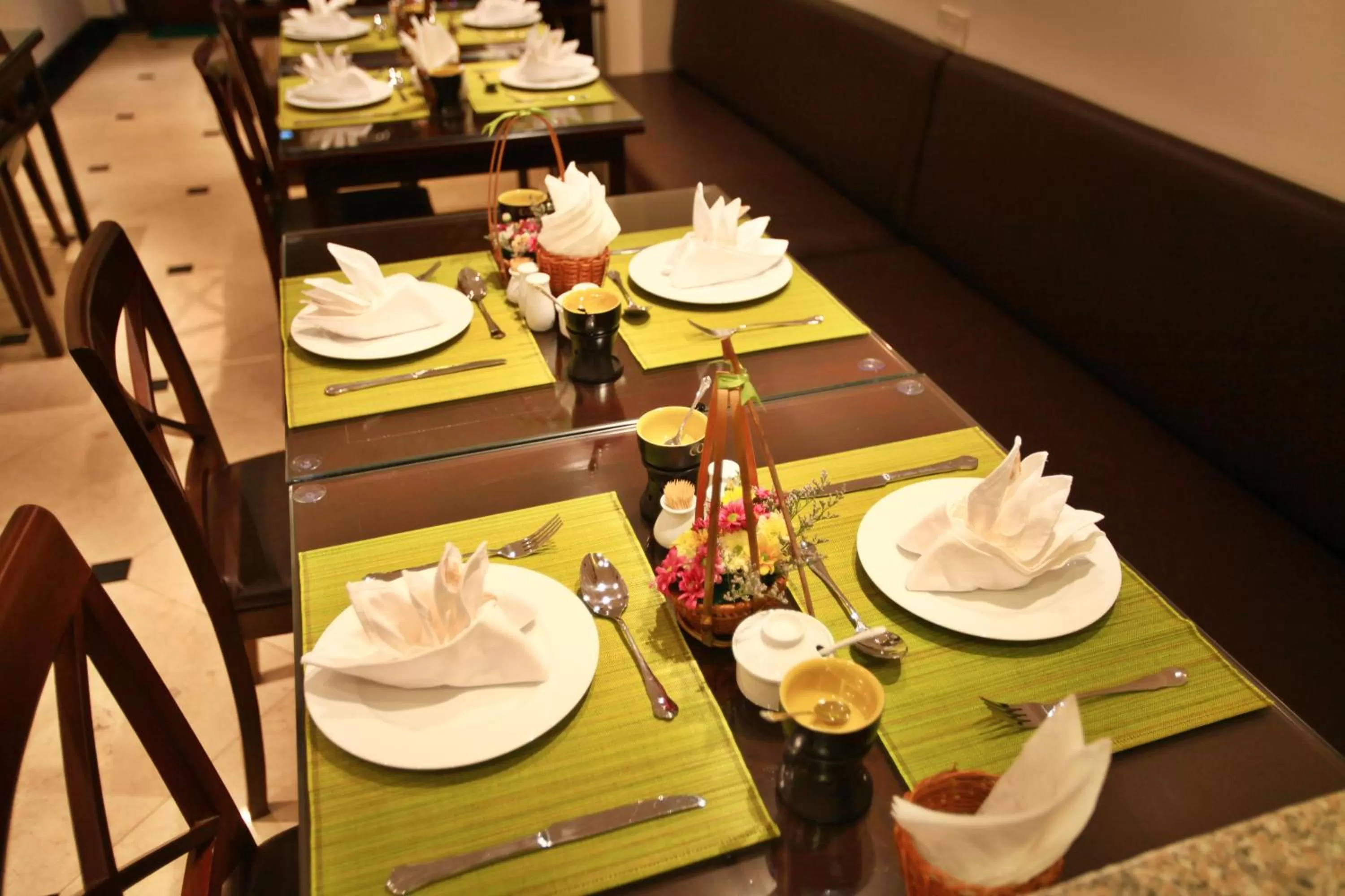 Restaurant/places to eat in Mercury Central Hotel Hanoi