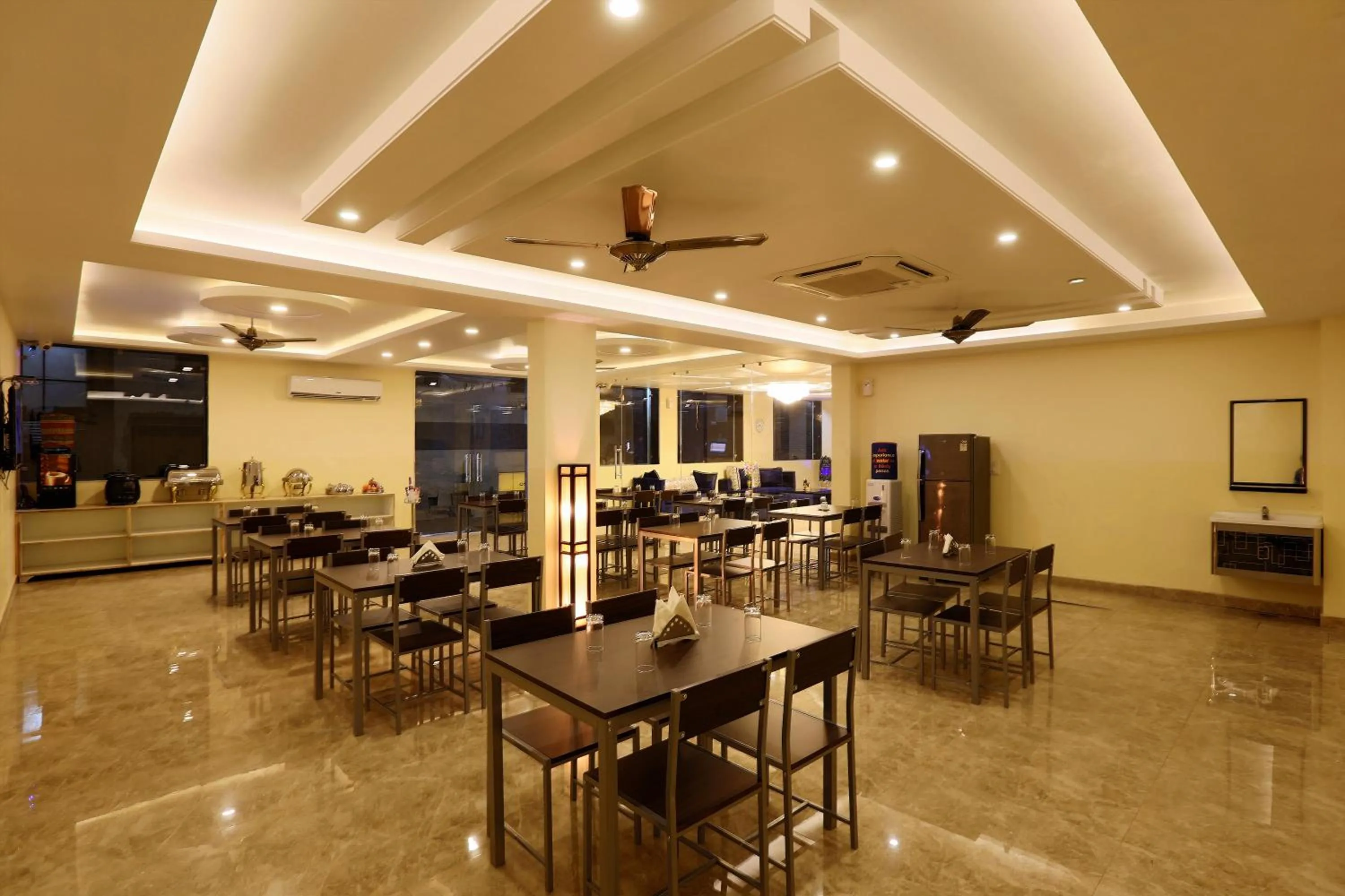 Restaurant/places to eat in Hotel Aeroporto Nearest Landmark Aerocity delhi