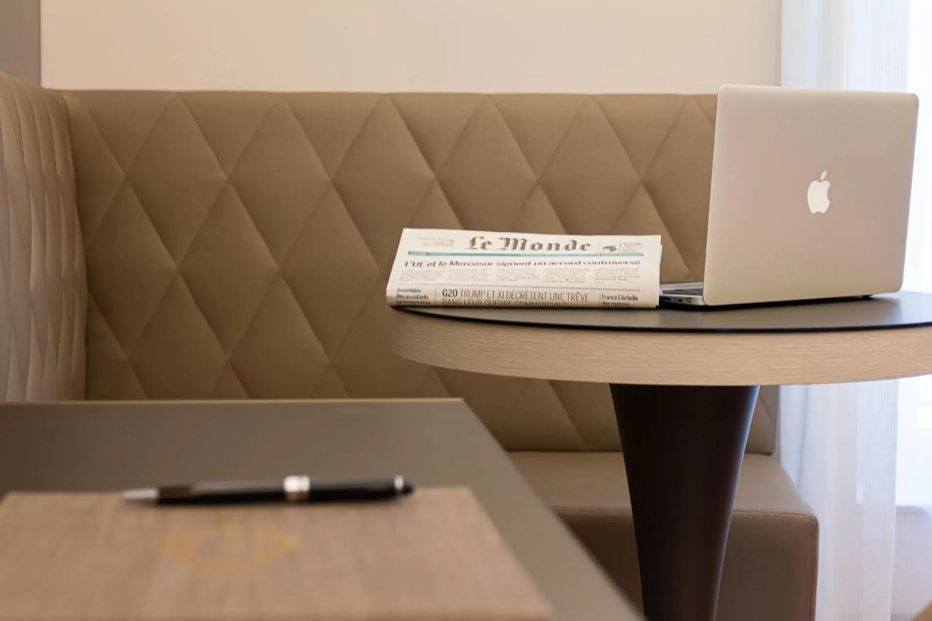 Seating area in Harry's Bar Trevi Hotel & Restaurant
