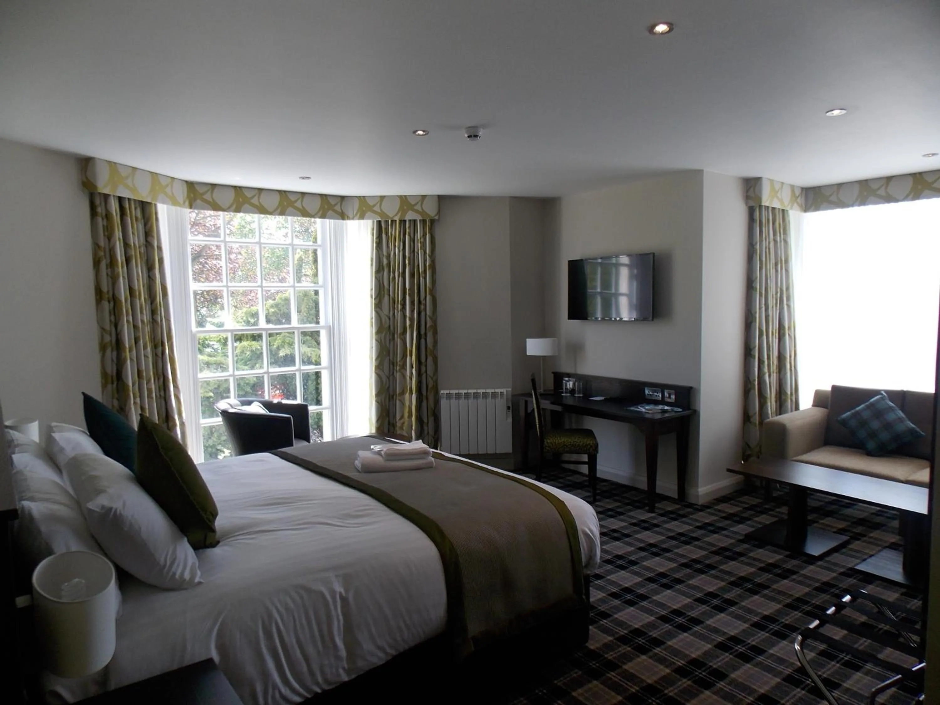 Bedroom, Bed in Best Western Plus Pinewood Manchester Airport-Wilmslow Hotel
