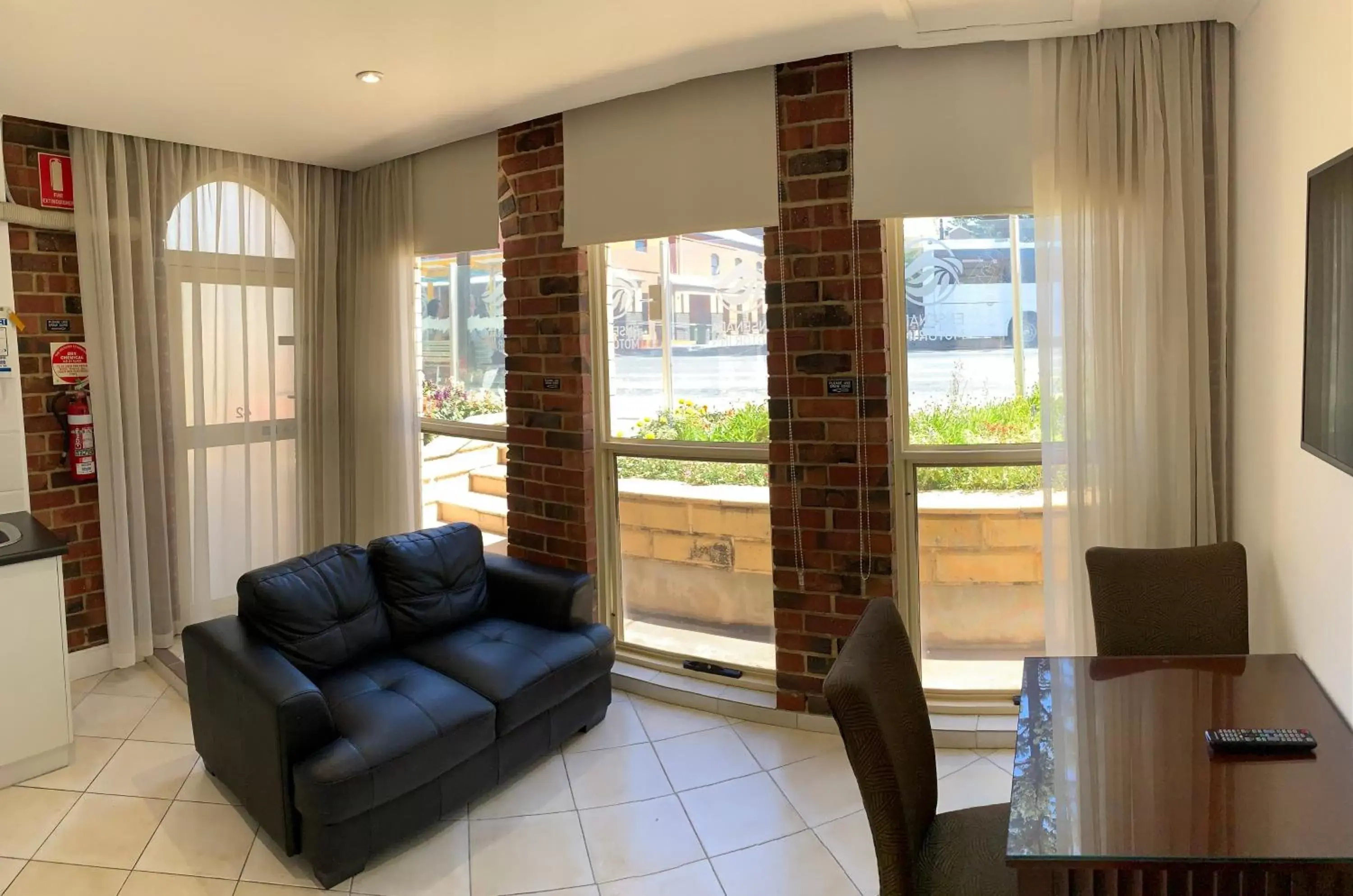 Two-Bedroom Suite C in Ensenada Motor Inn and Suites Two-Bedroom Suite C in Ensenada Motor Inn and Suites