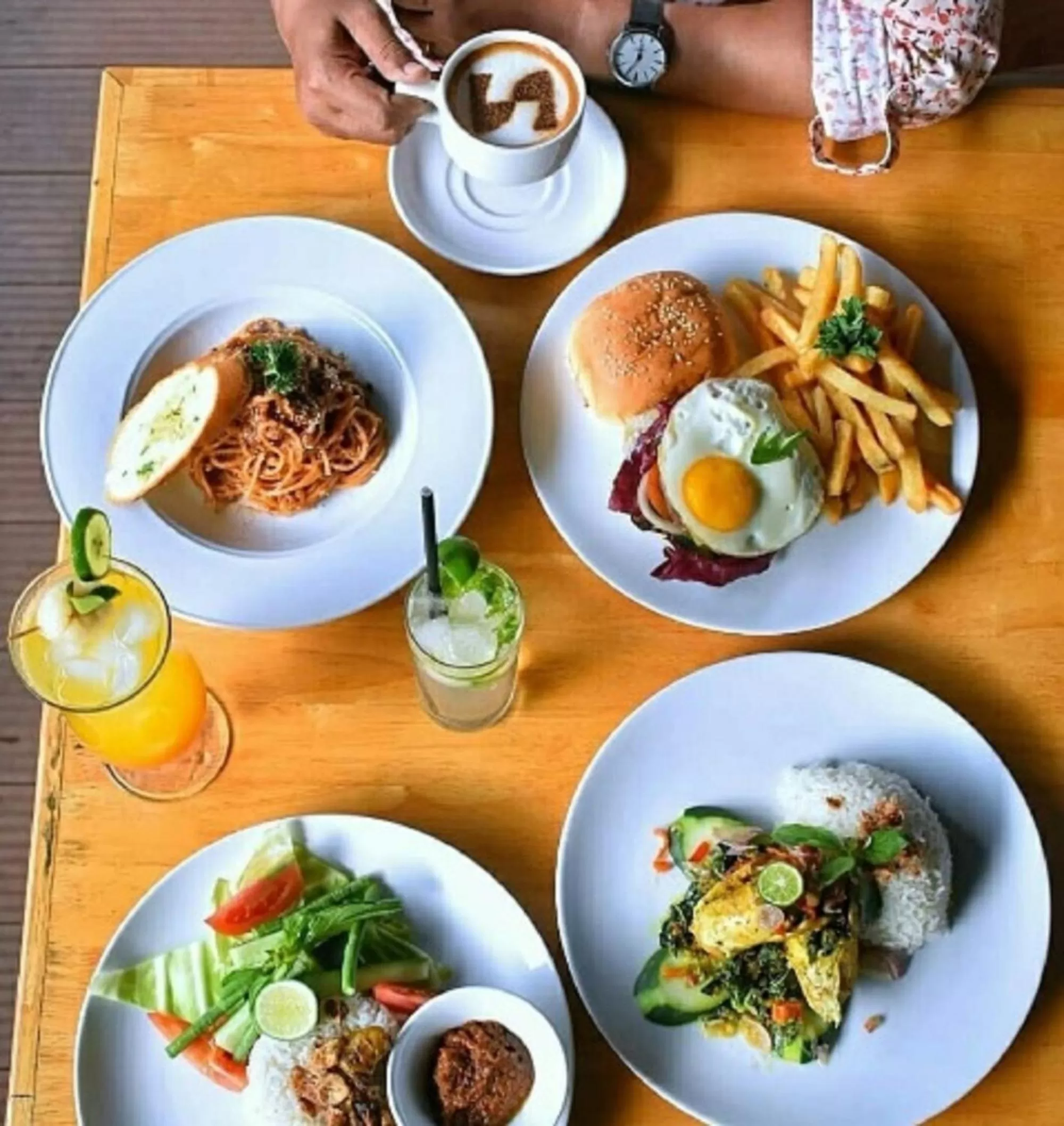 Food in Swiss-Belexpress Kuta Legian