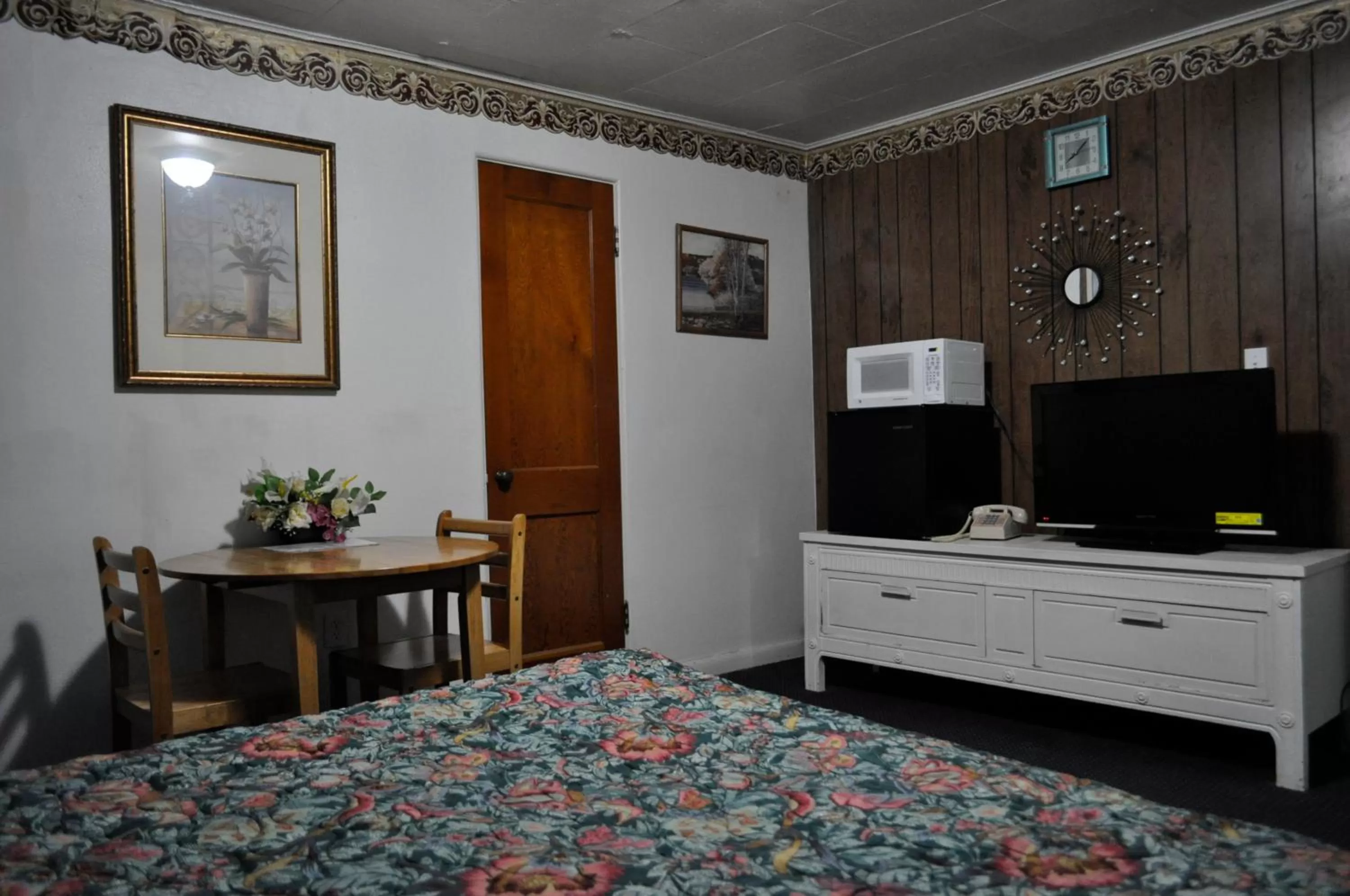 Decorative detail, Bed in Western Motel