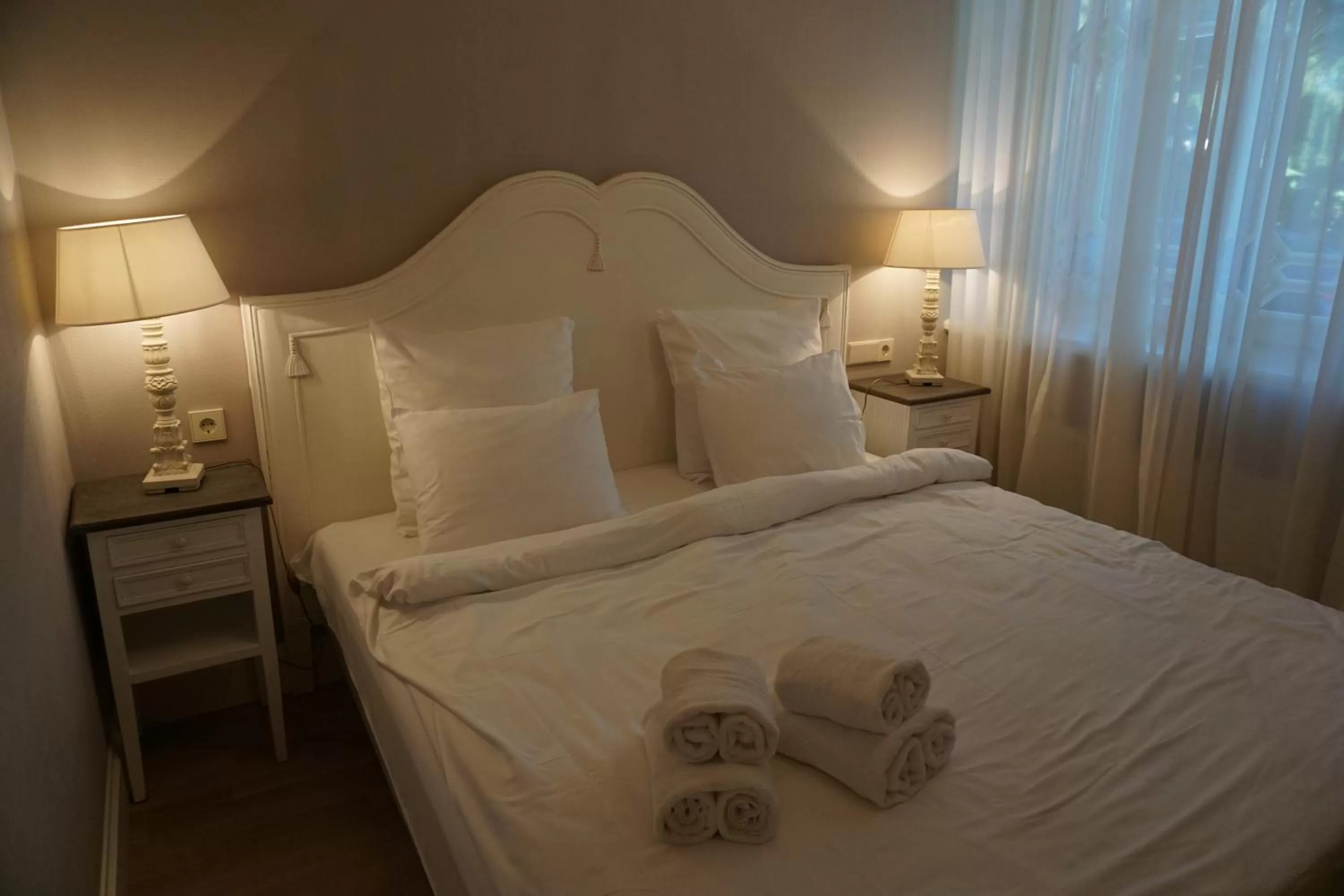 Bedroom, Bed in Wooden Villa APARTMENTS
