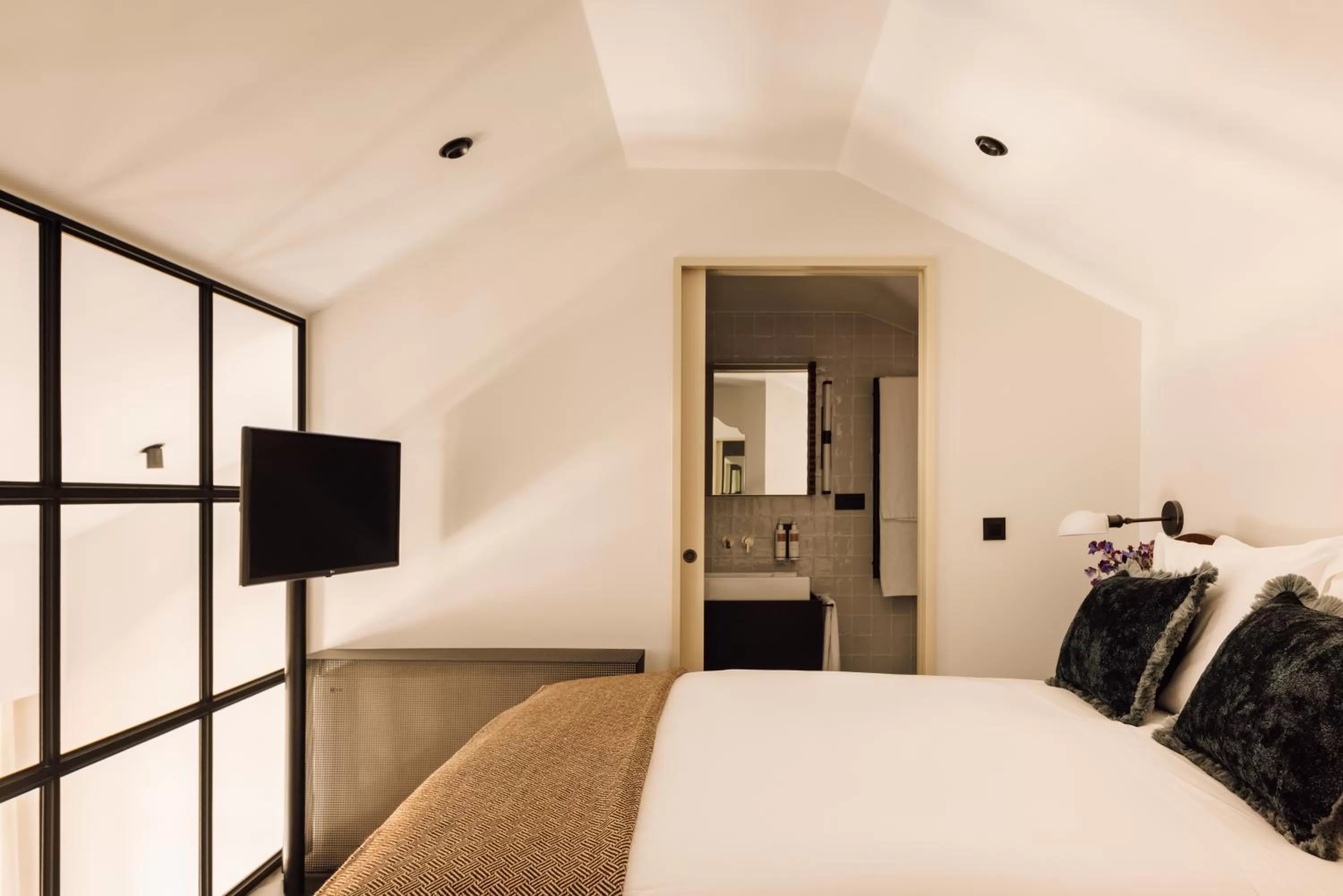 TV and multimedia, Bed in The Rebello Hotel & Spa - Small Luxury Hotels Of The World