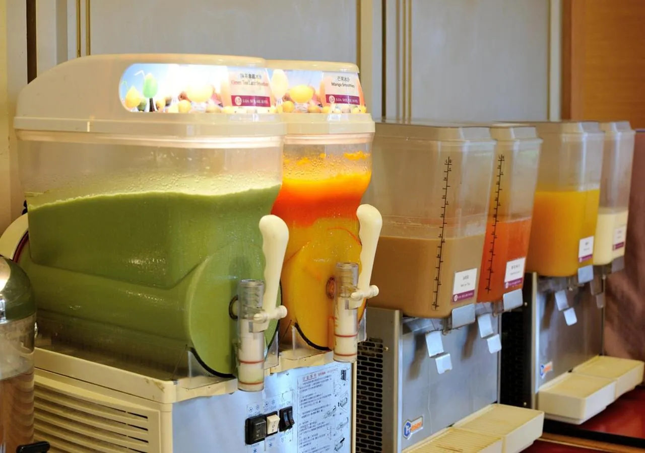 Food and drinks in E-DA Skylark Hotel