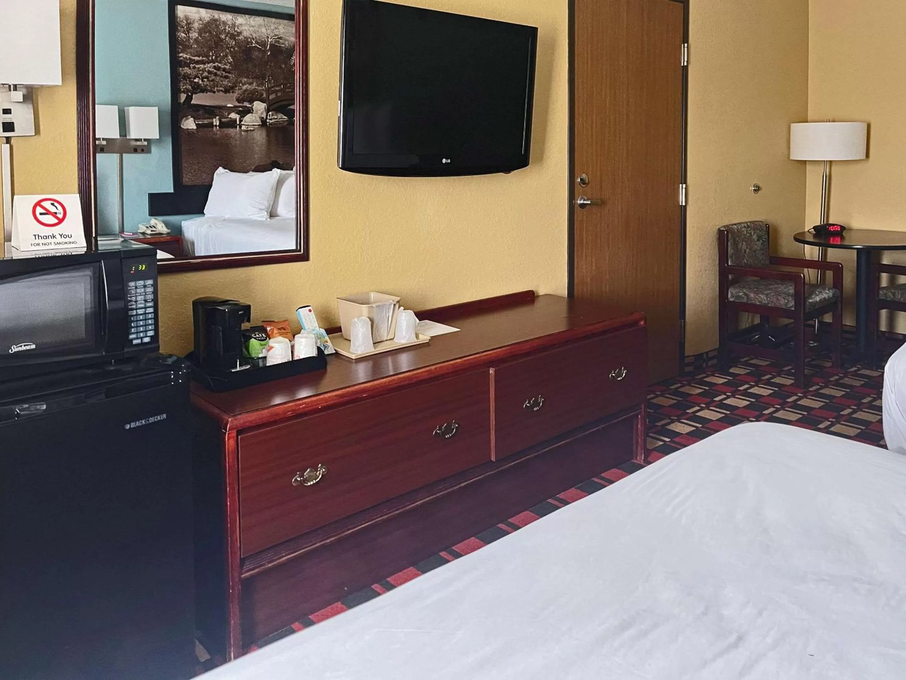 Bedroom, Bed in Econo Lodge Chillicothe