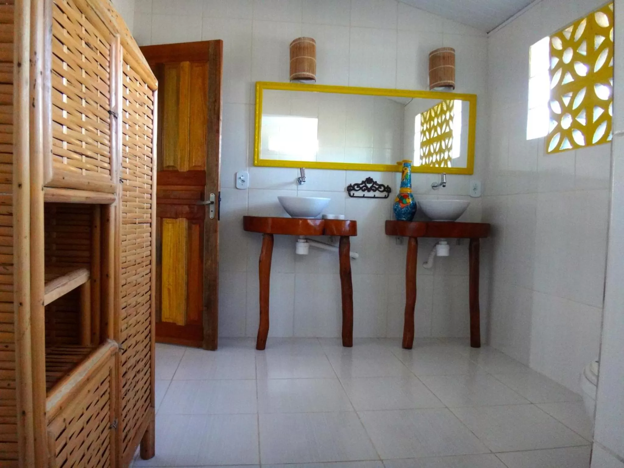 Bathroom, Dining Area in Pousada do Sonho
