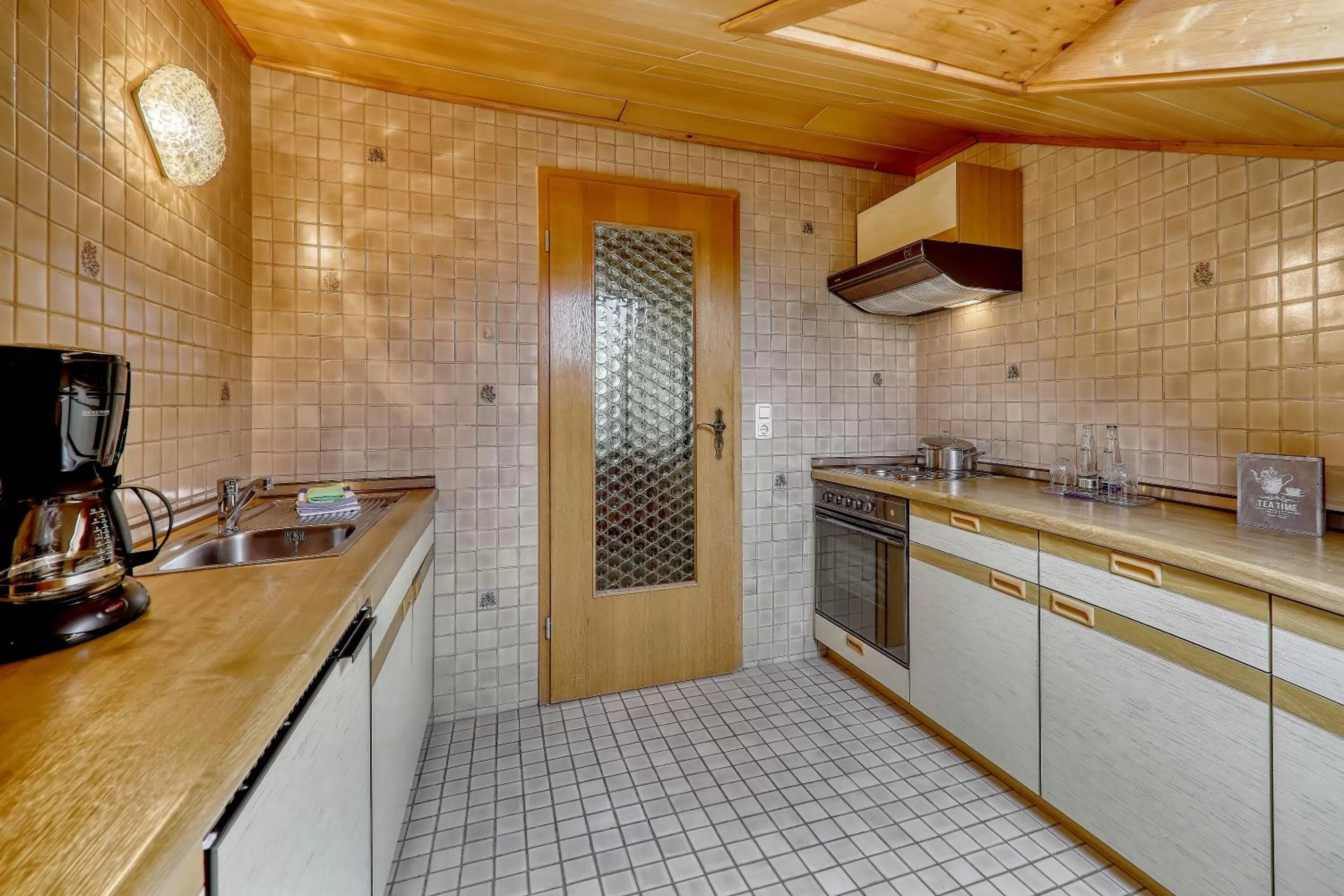 Photo of the whole room, Kitchen/Kitchenette in Hotel "Haus am Berg"