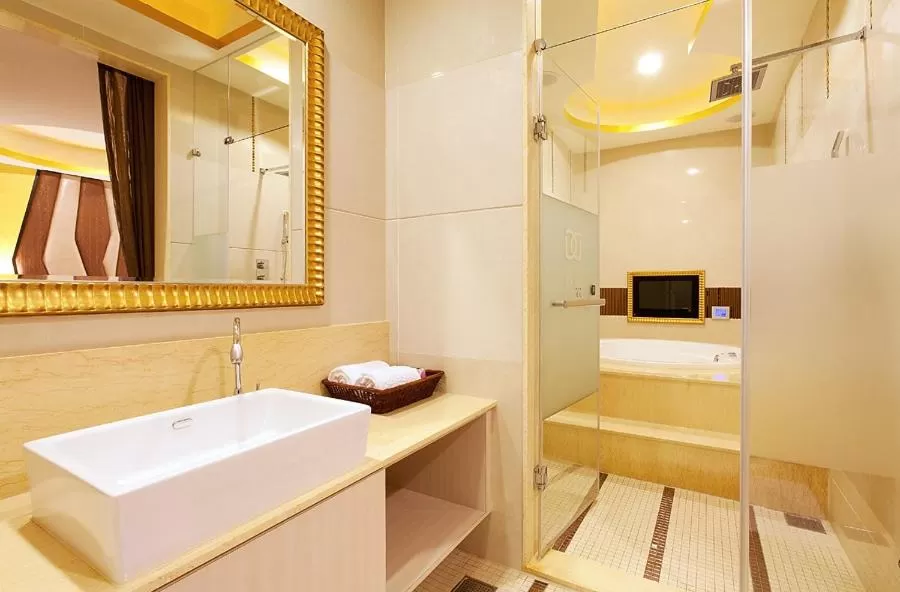 Bathroom in Discovery Motel - Yanping