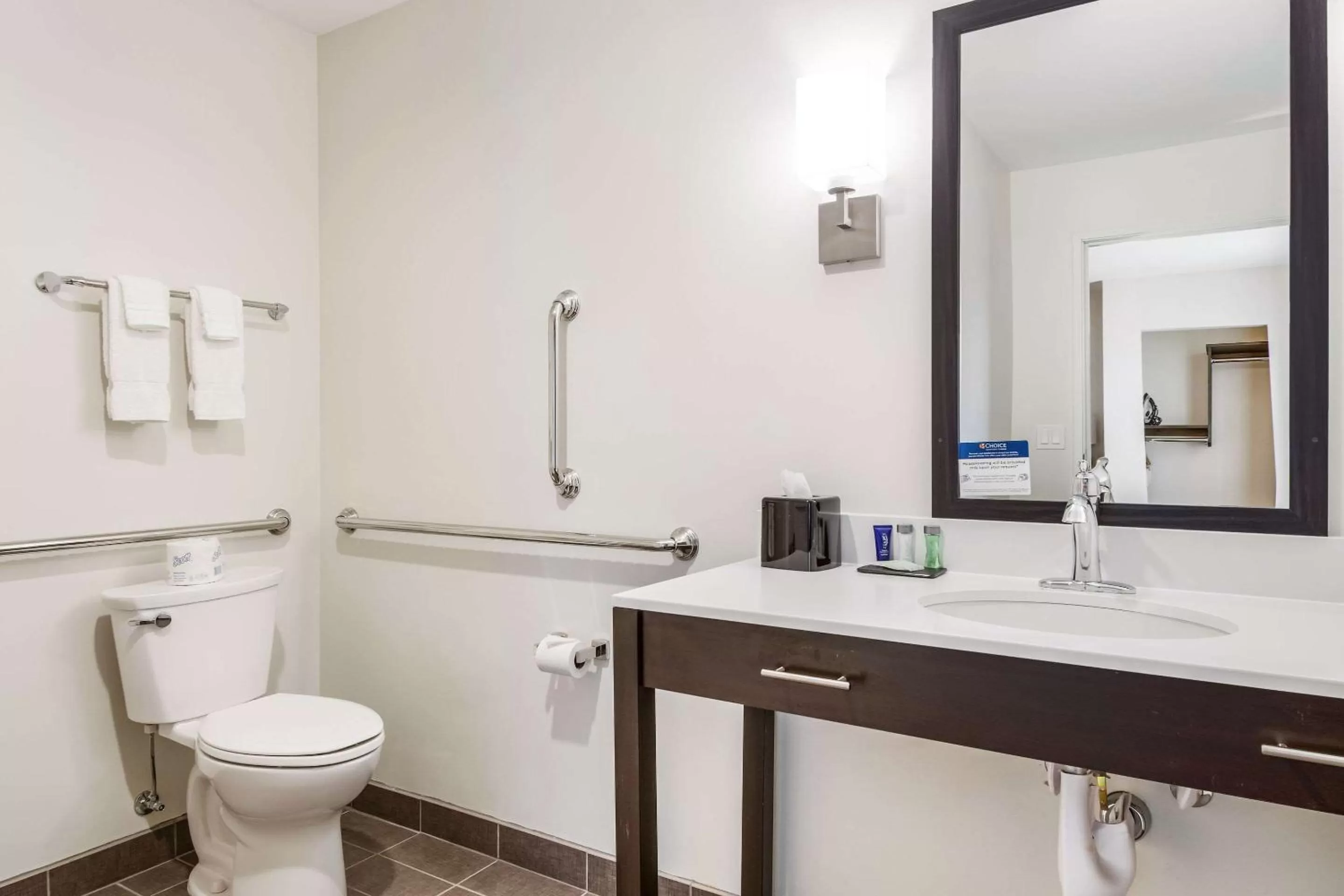 Photo of the whole room in Sleep Inn Boardman