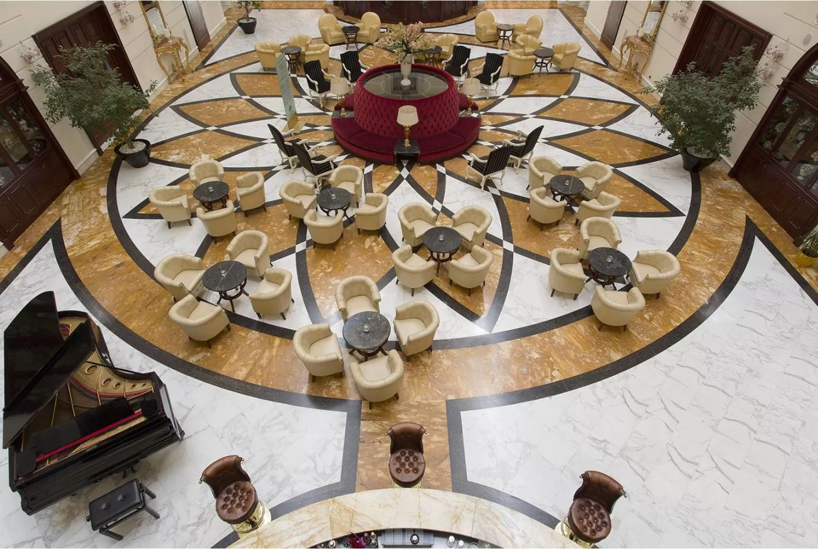 Lobby or reception in Grand Hotel Vanvitelli