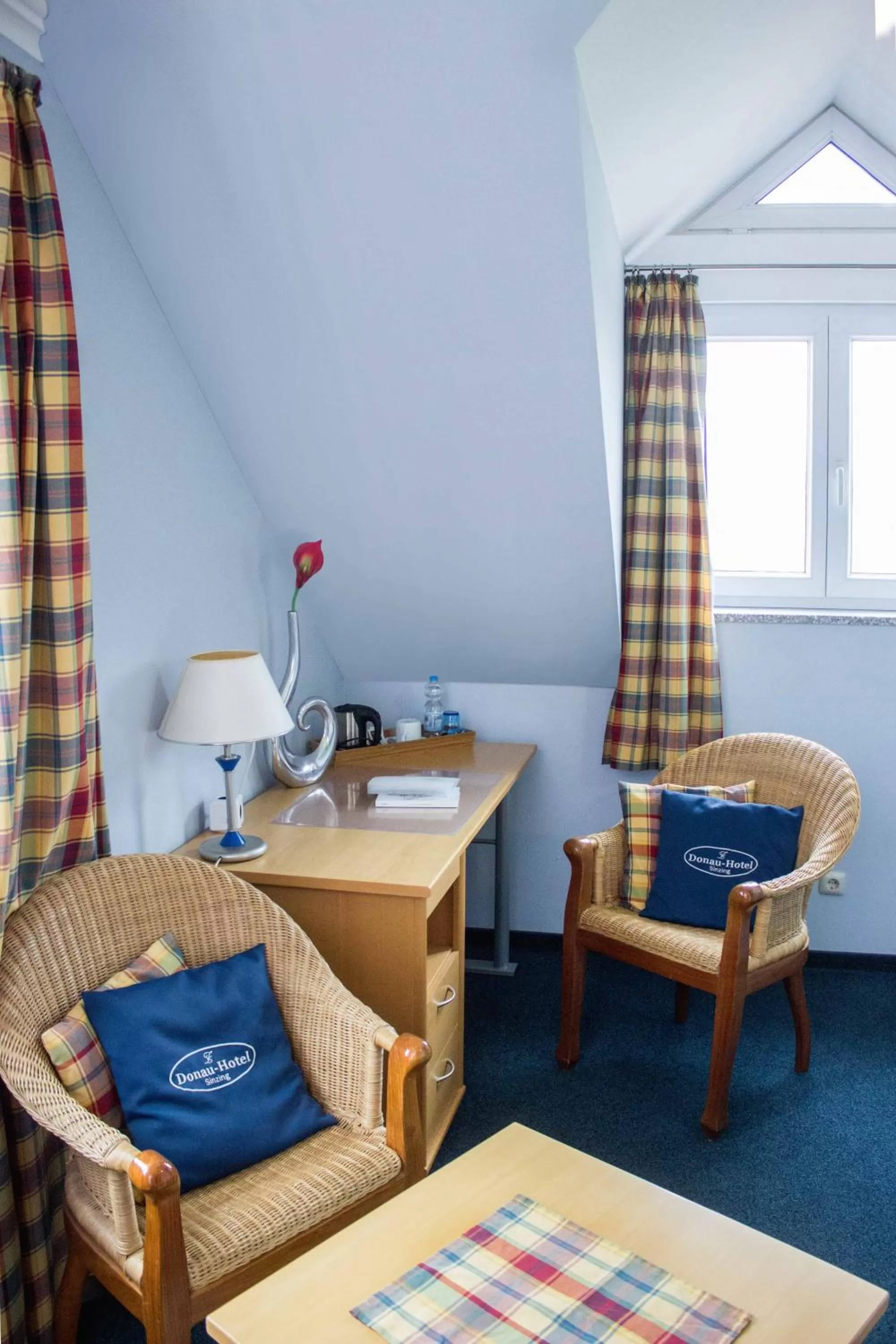 Photo of the whole room, Seating Area in Donau-Hotel