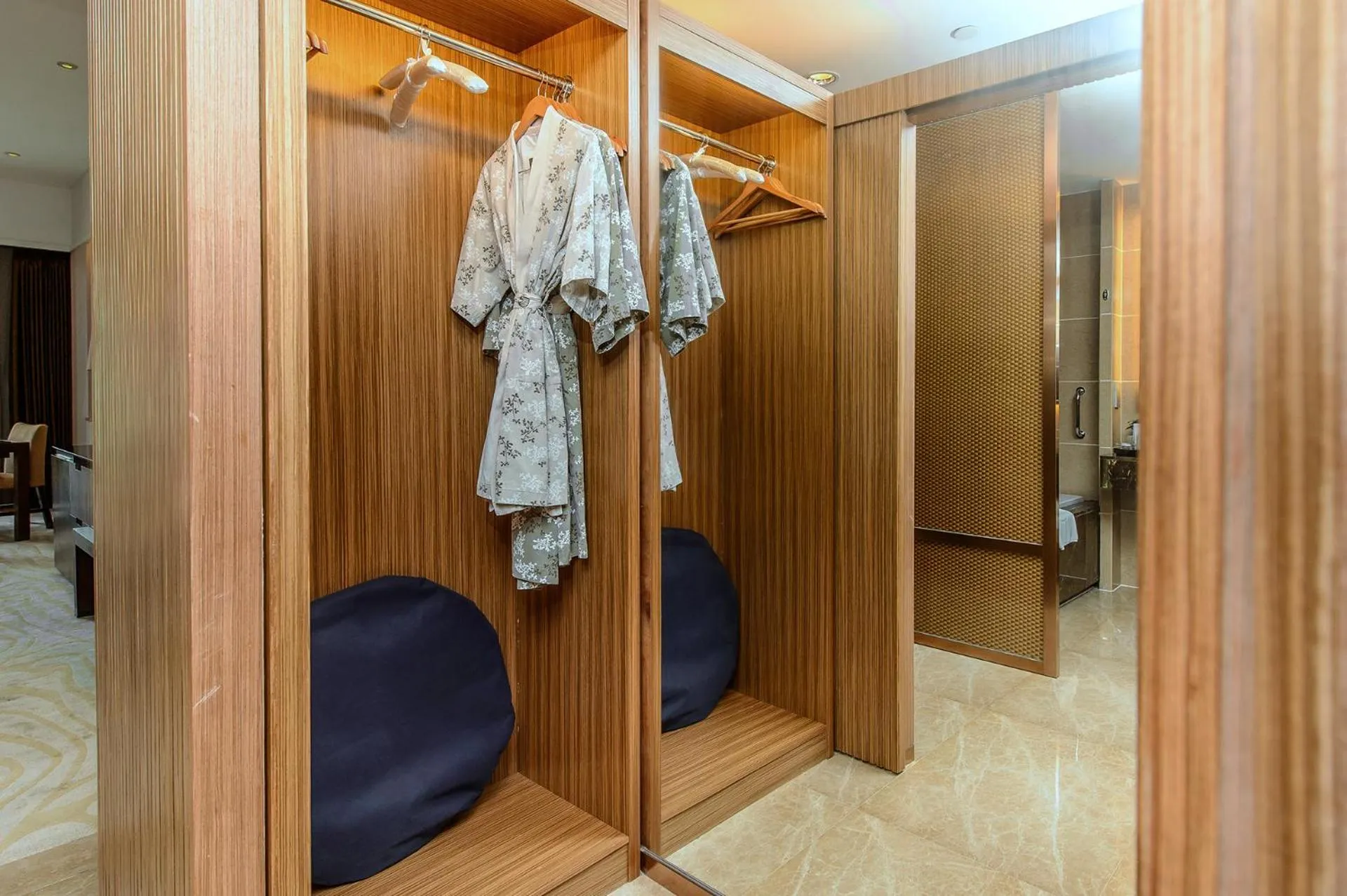 wardrobe in Mission Hills Hotel Resorts Dongguan