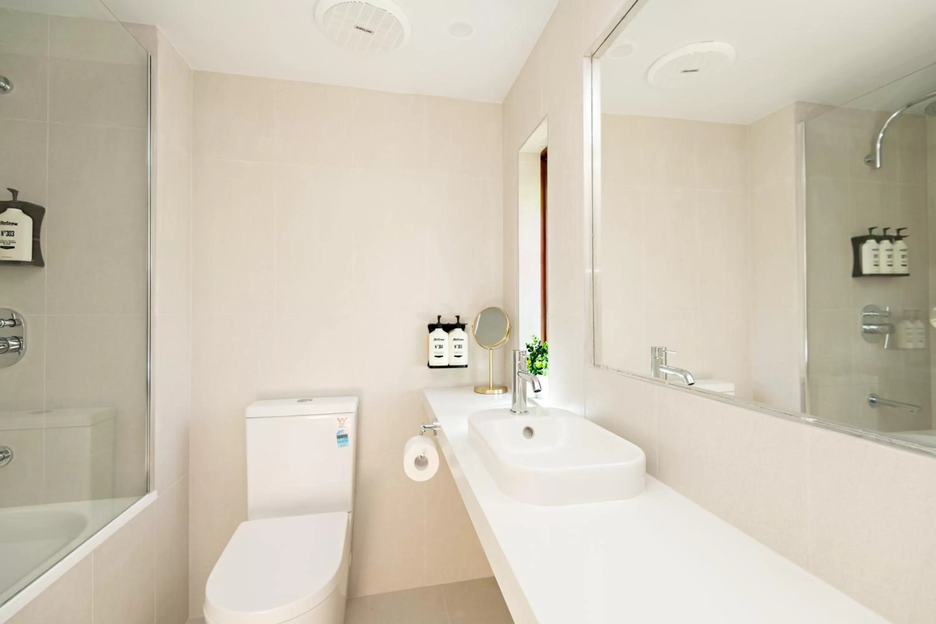 Toilet in Lincoln Downs Resort Batemans Bay