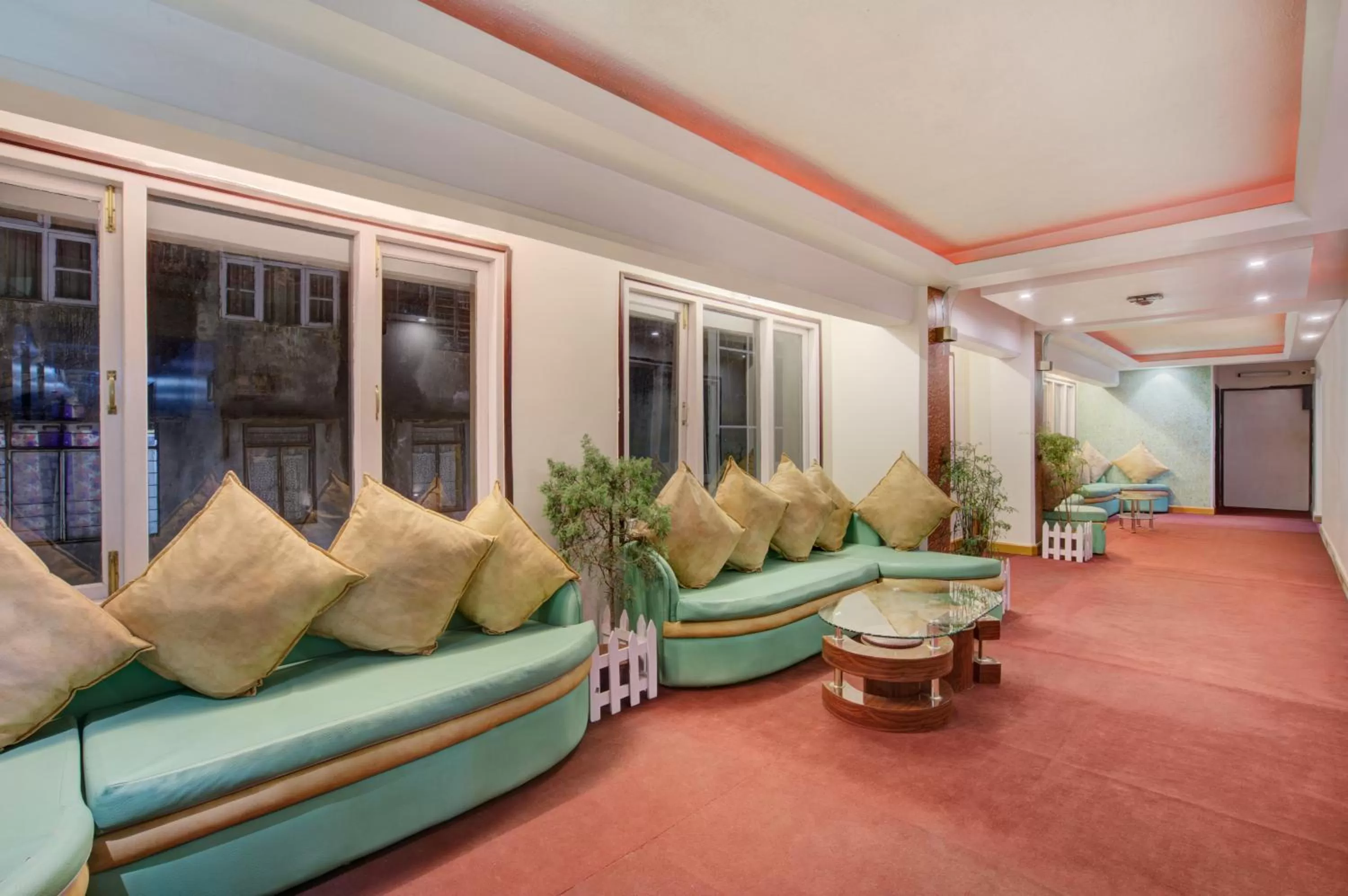 Lounge or bar in Mount Conifer Suites & Spa